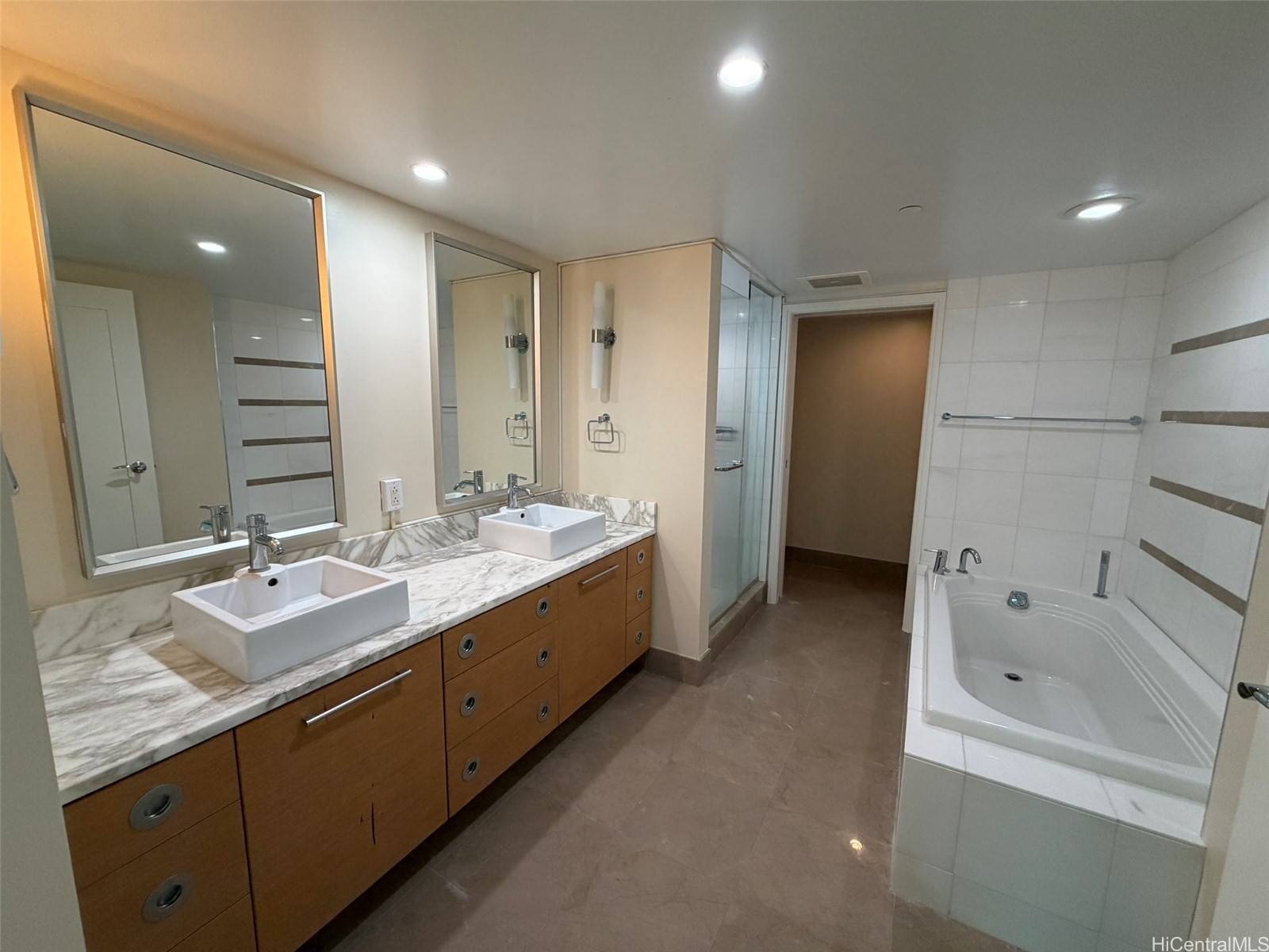 1177 Queen Street 3801 Property Photo 6