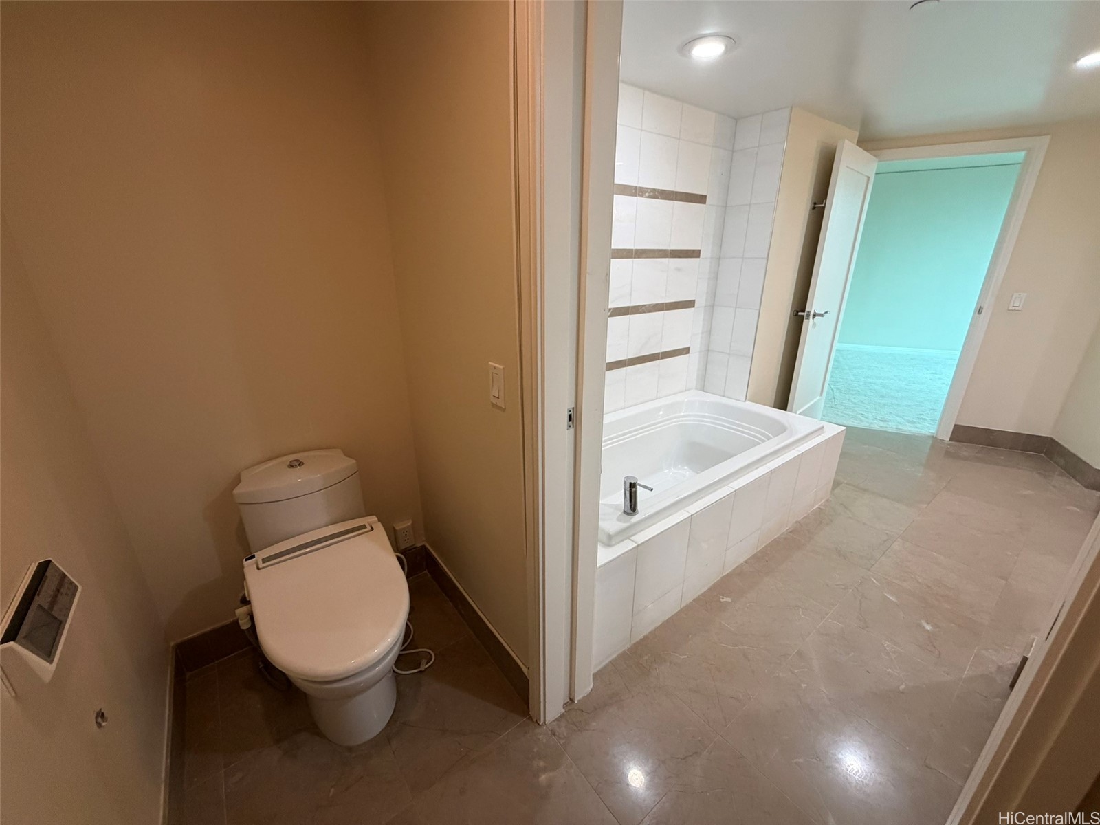 1177 Queen Street 3801 Property Photo 7