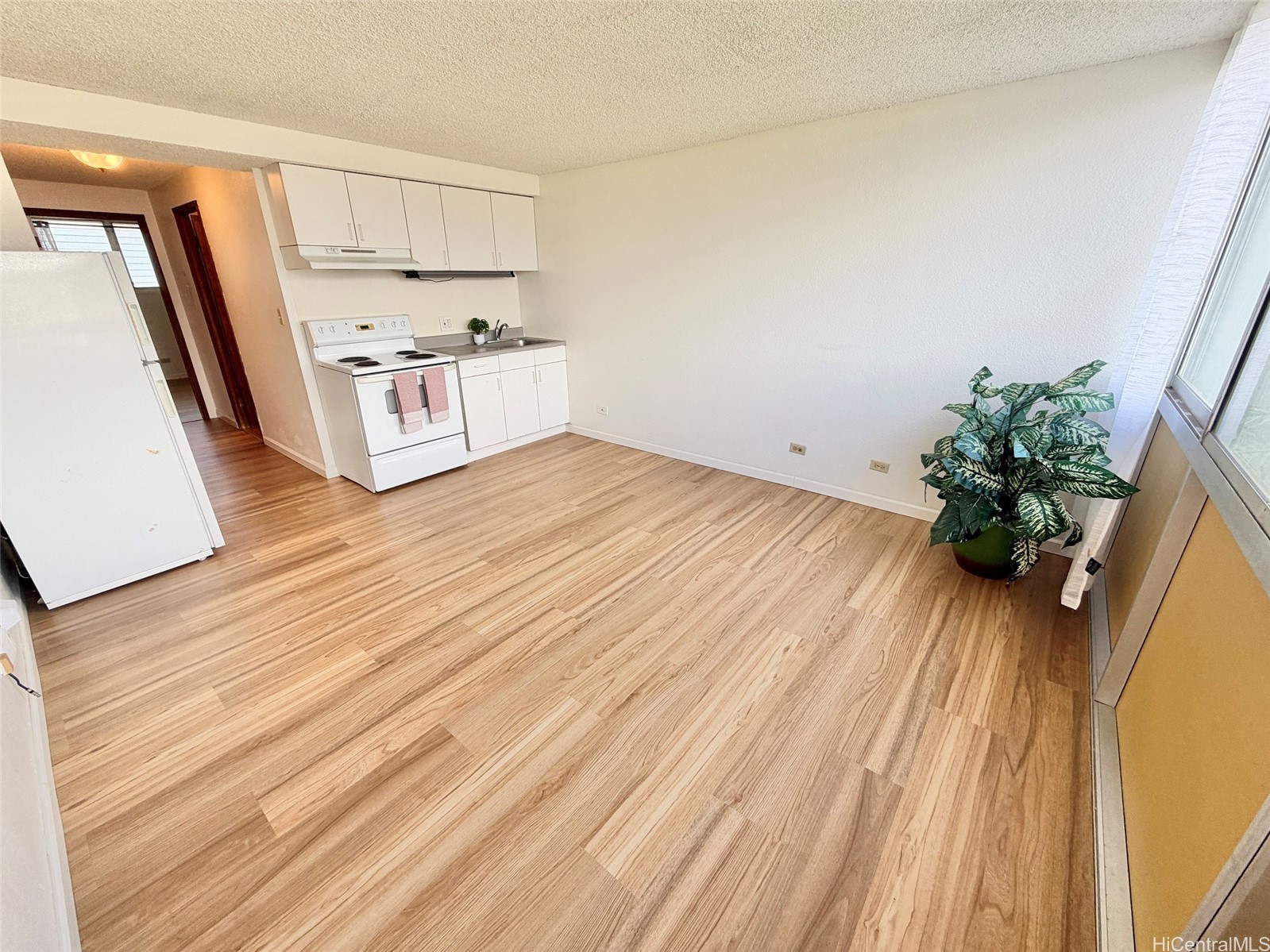 2211 Ala Wai Boulevard 2202 Property Photo 1