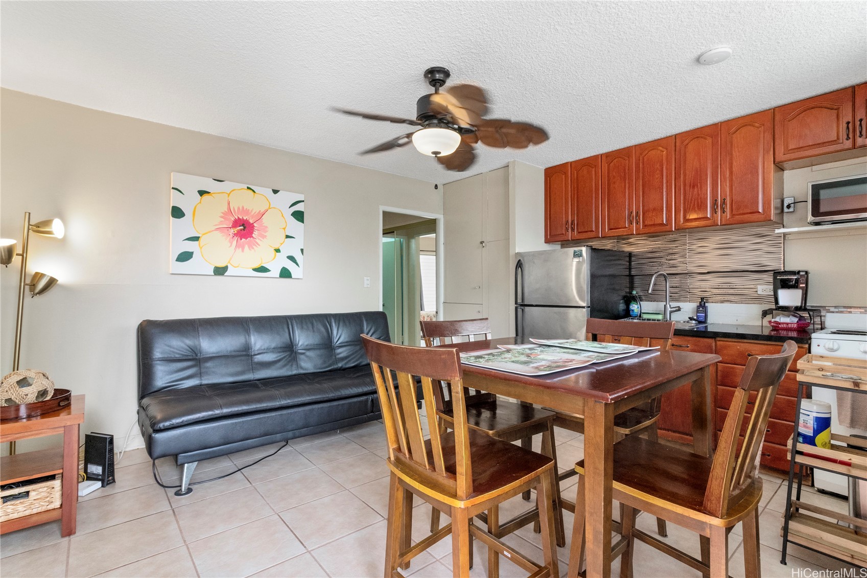 236 Liliuokalani Avenue 702 Property Photo 1