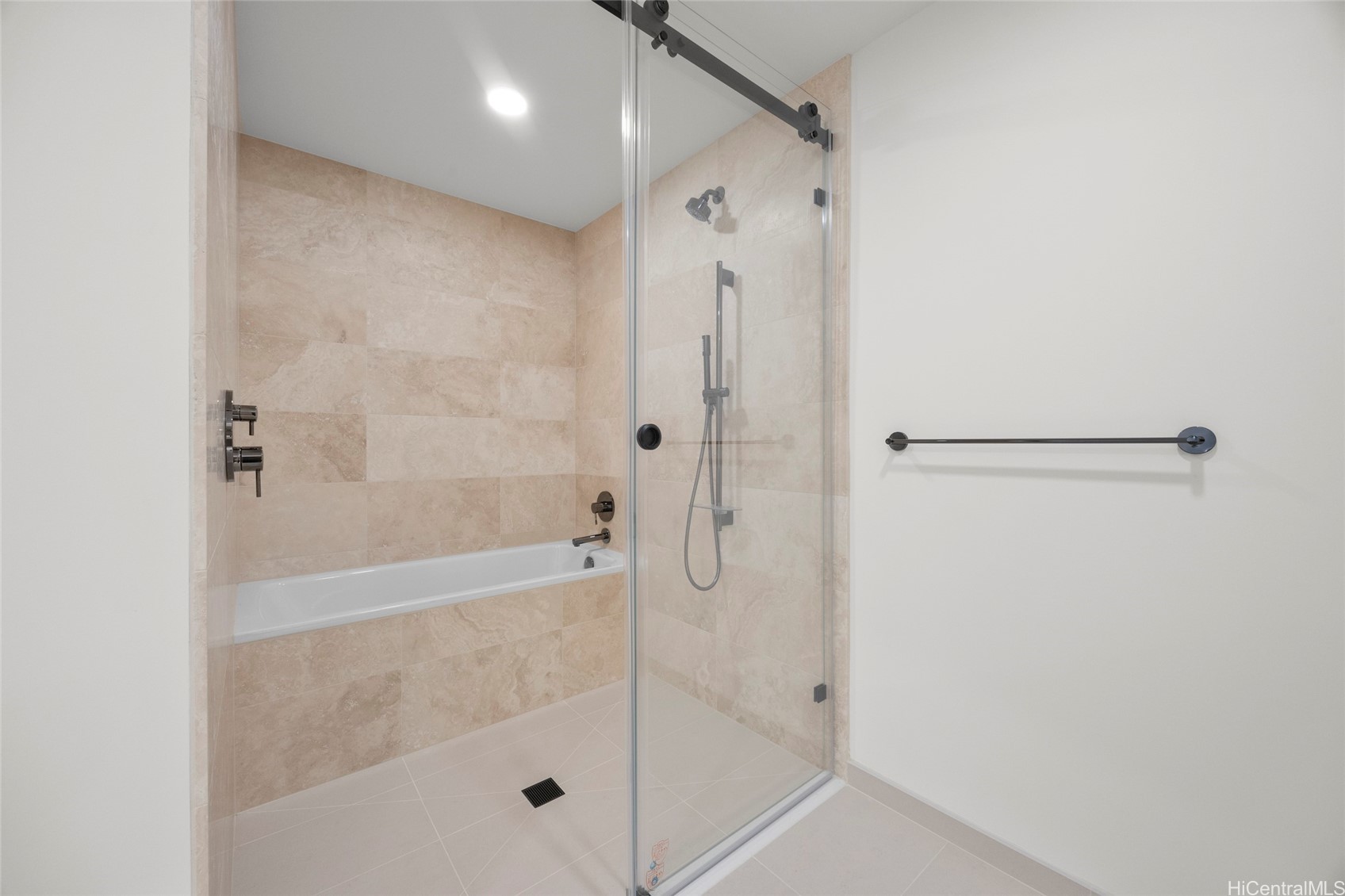 333 Ward Avenue 1107 Property Photo 6