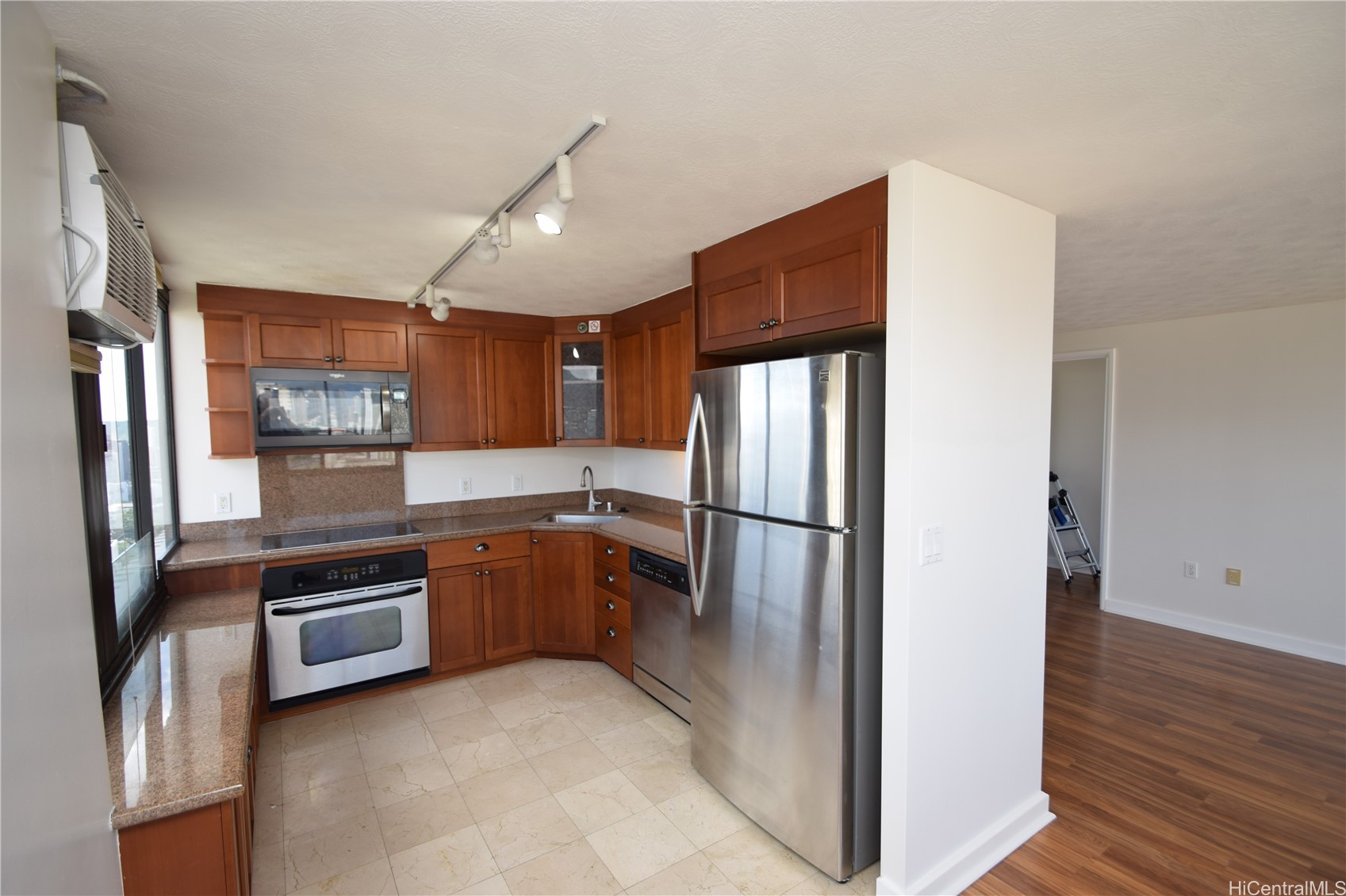 343 Hobron Lane 4101 Property Photo 5