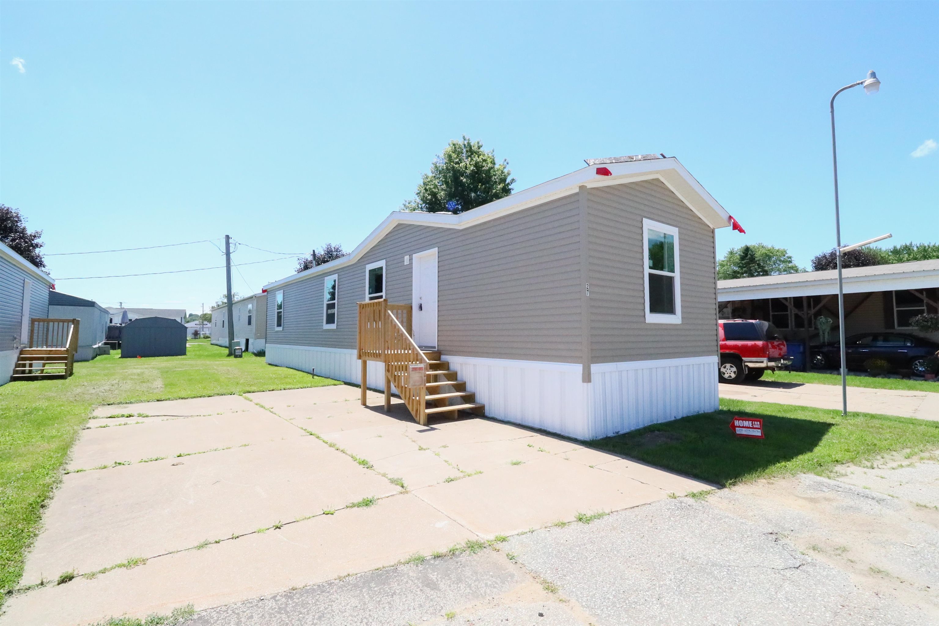 800 N West Avenue 27