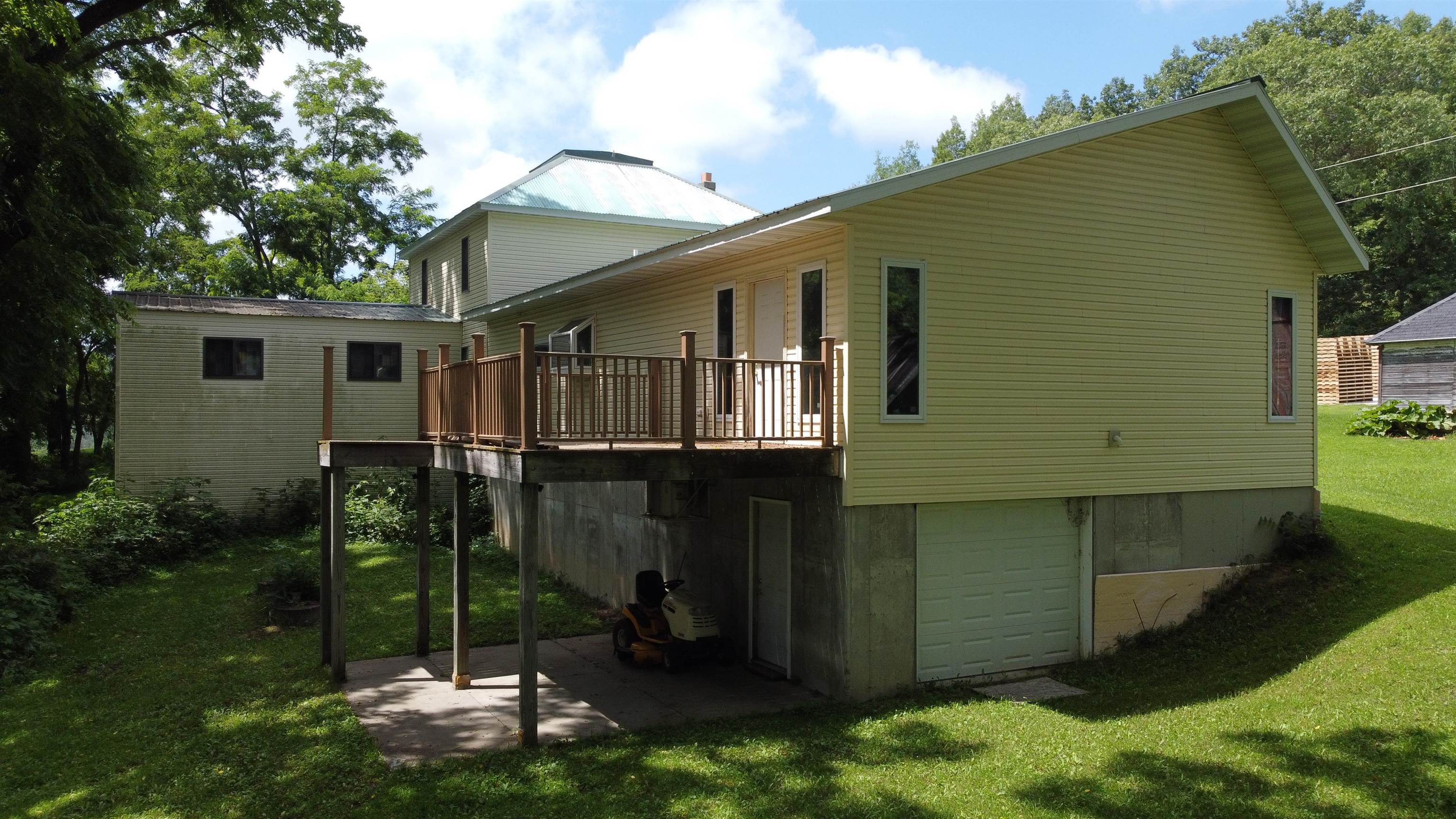 S1664 Farra Road Property Photo 1