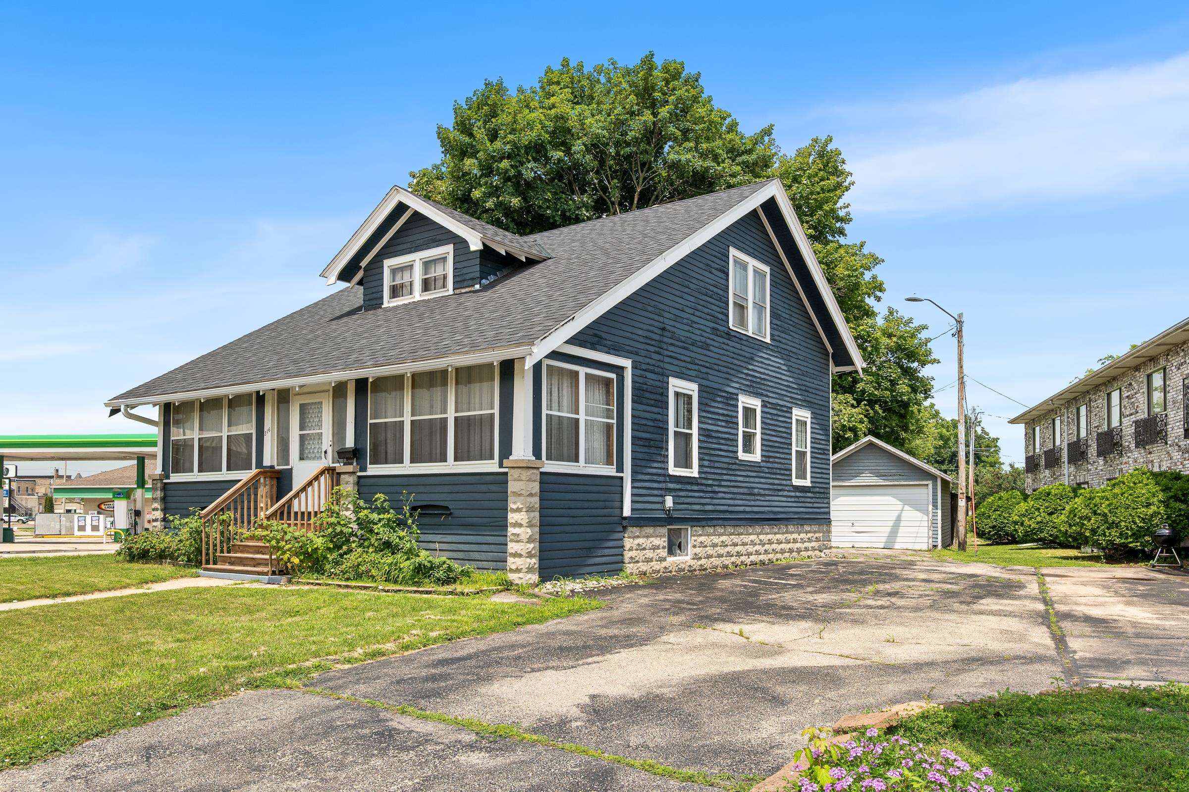 216 E Fond Du Lac Street Property Photo 1
