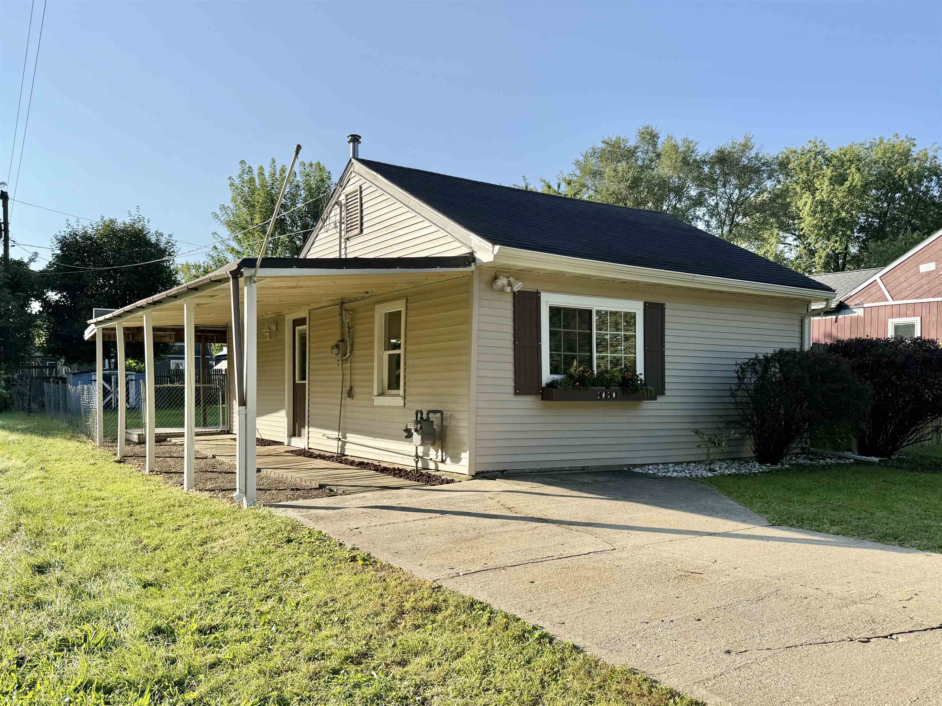 2030 E Gorton Street Property Photo 1