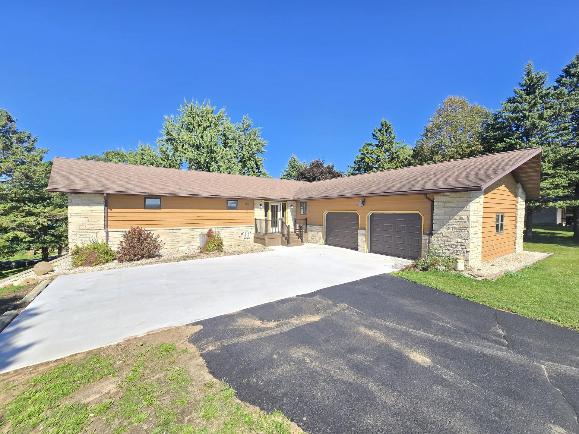 W2102 State Road 44 Property Photo 1