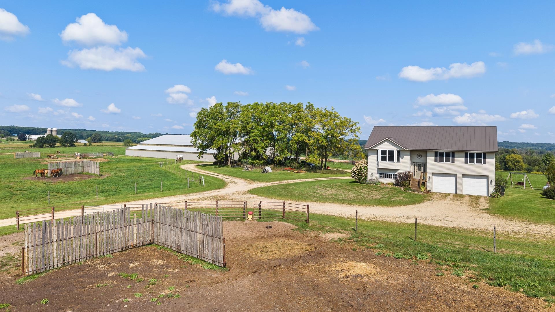 W6800 County Road D Property Photo 1