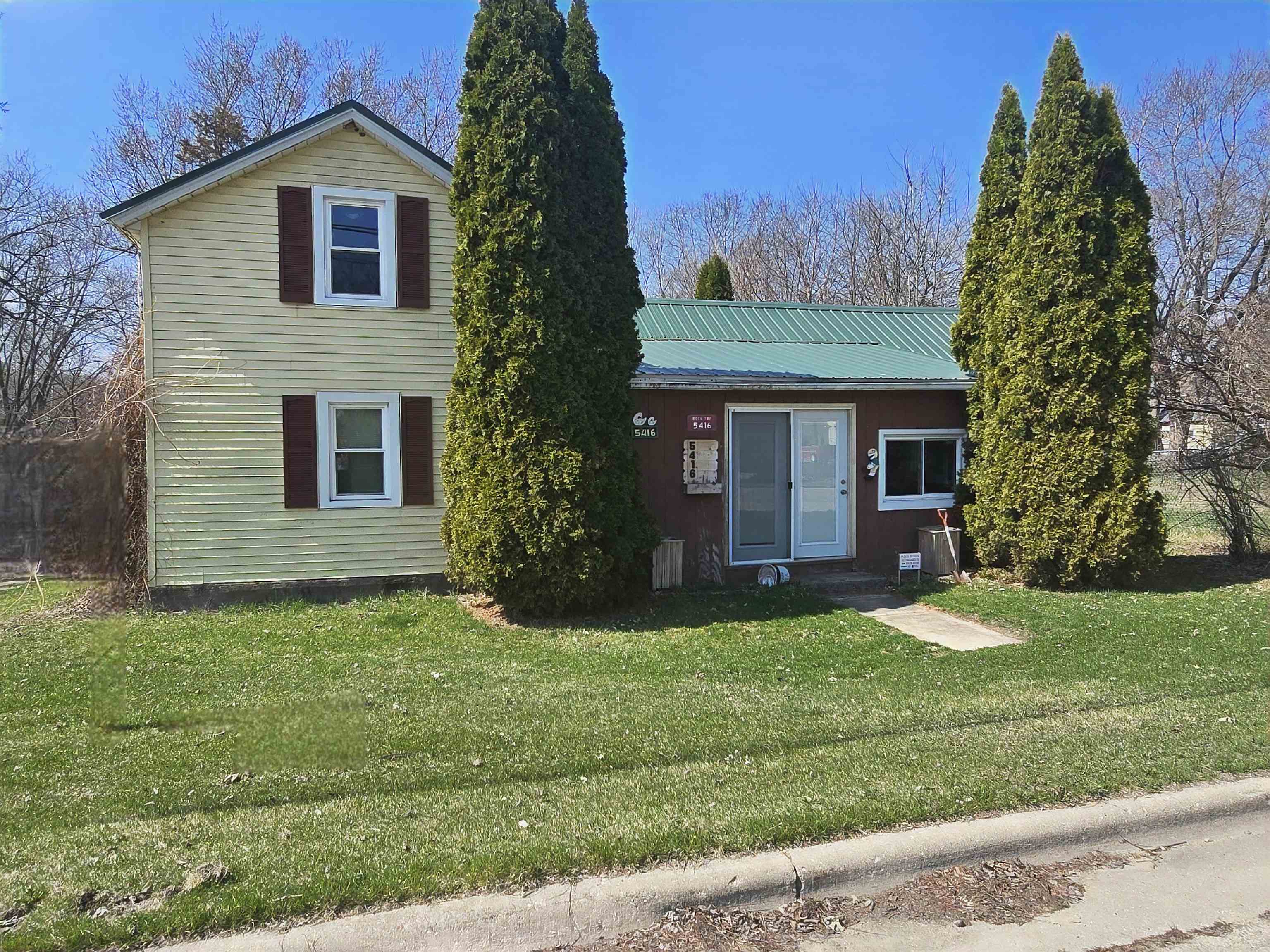 5416 S County Road D Property Photo 1