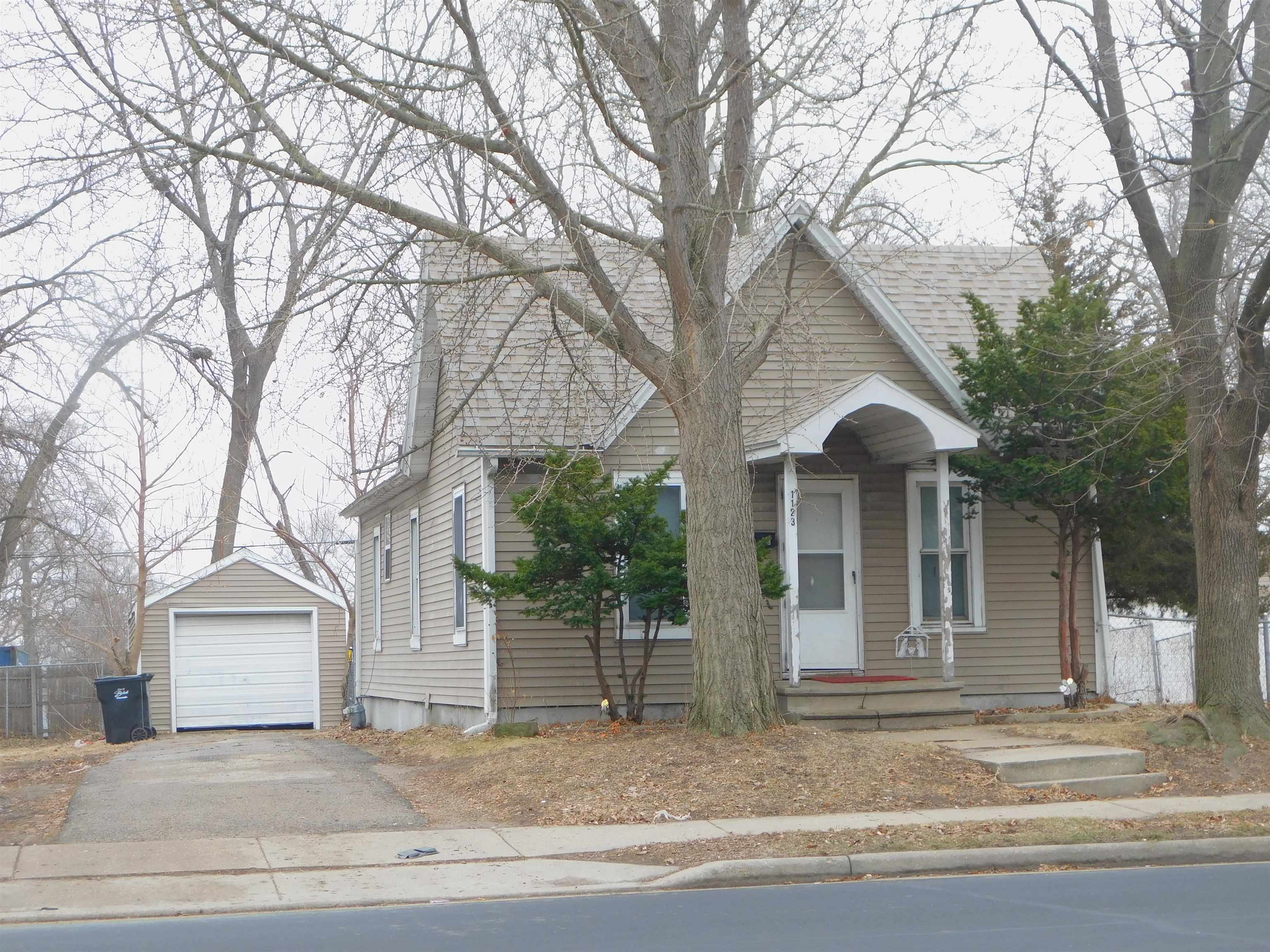 1123 6th Street Property Photo 1