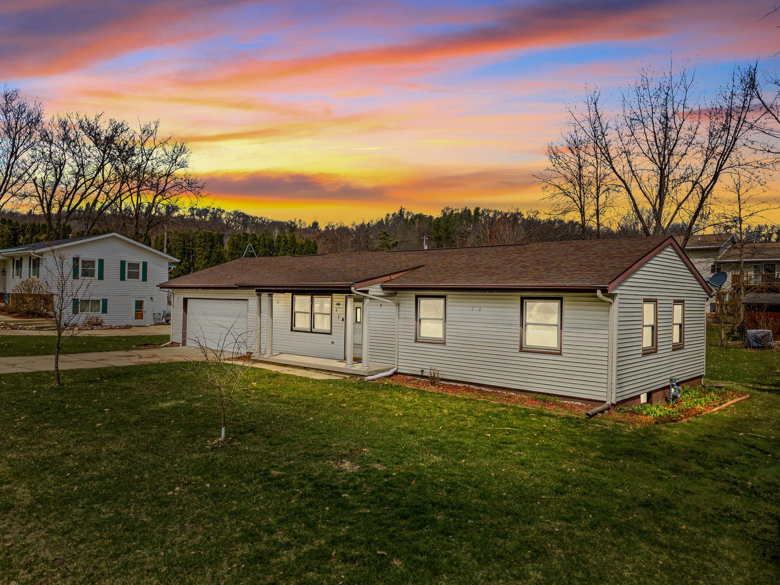 1310 W Circle Drive Property Photo 1