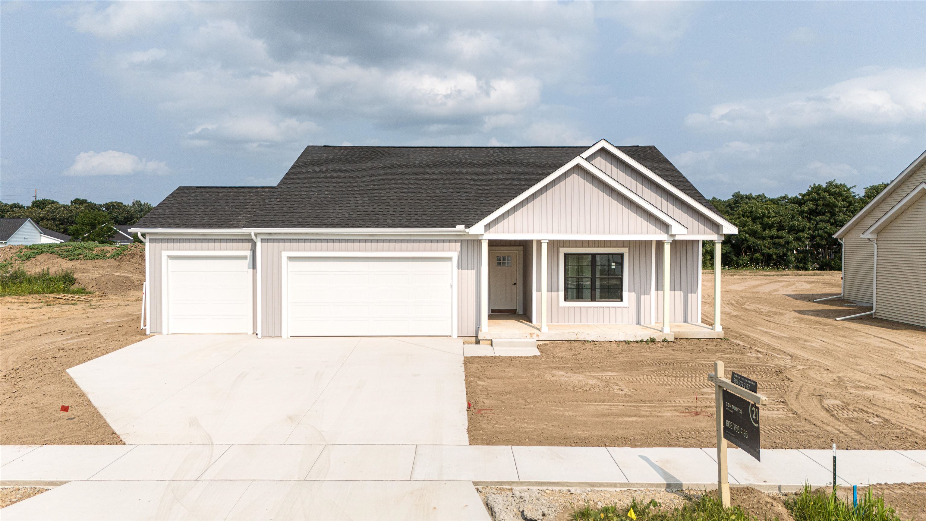 3822 N Woodbury Lane Property Photo 1