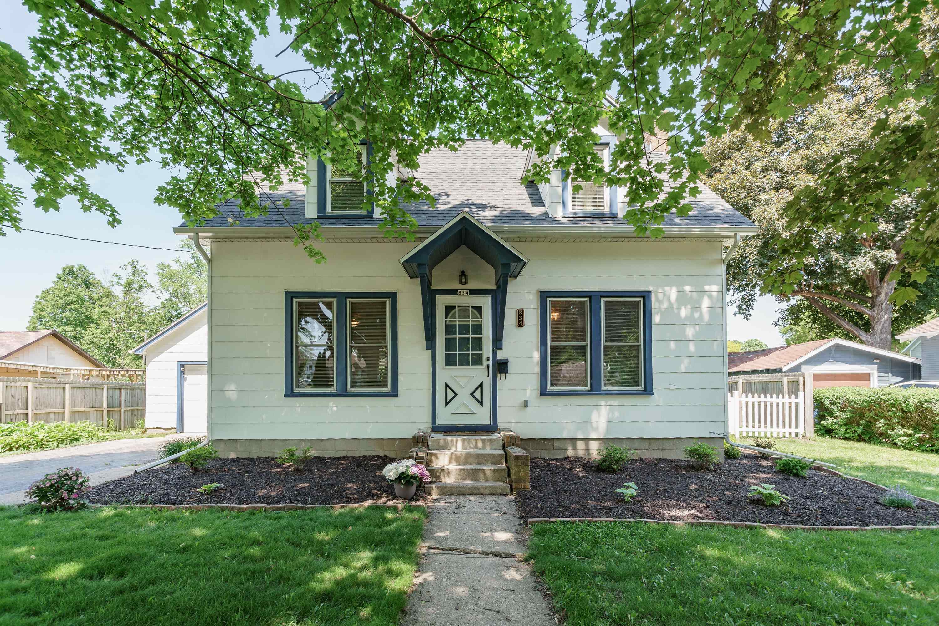 834 S Birdsey Street Property Photo 1