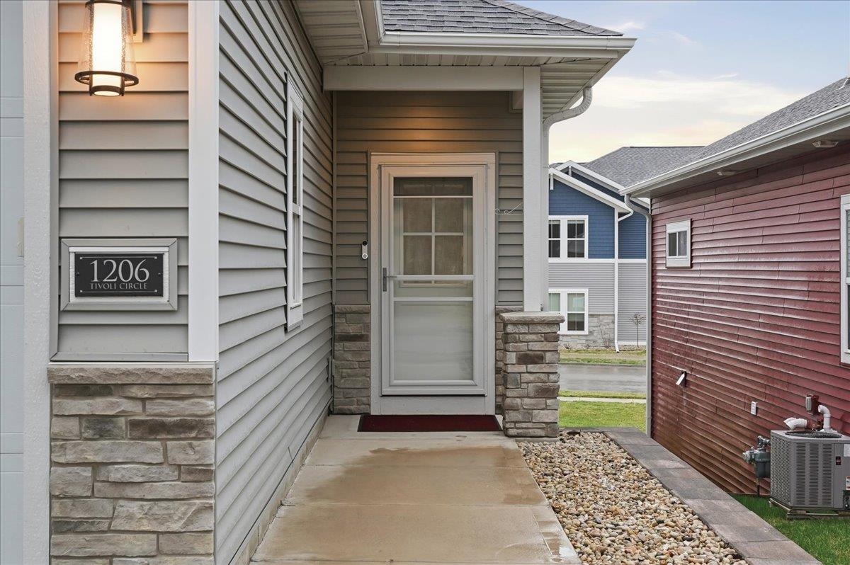 1206 Tivoli Circle Property Photo 1