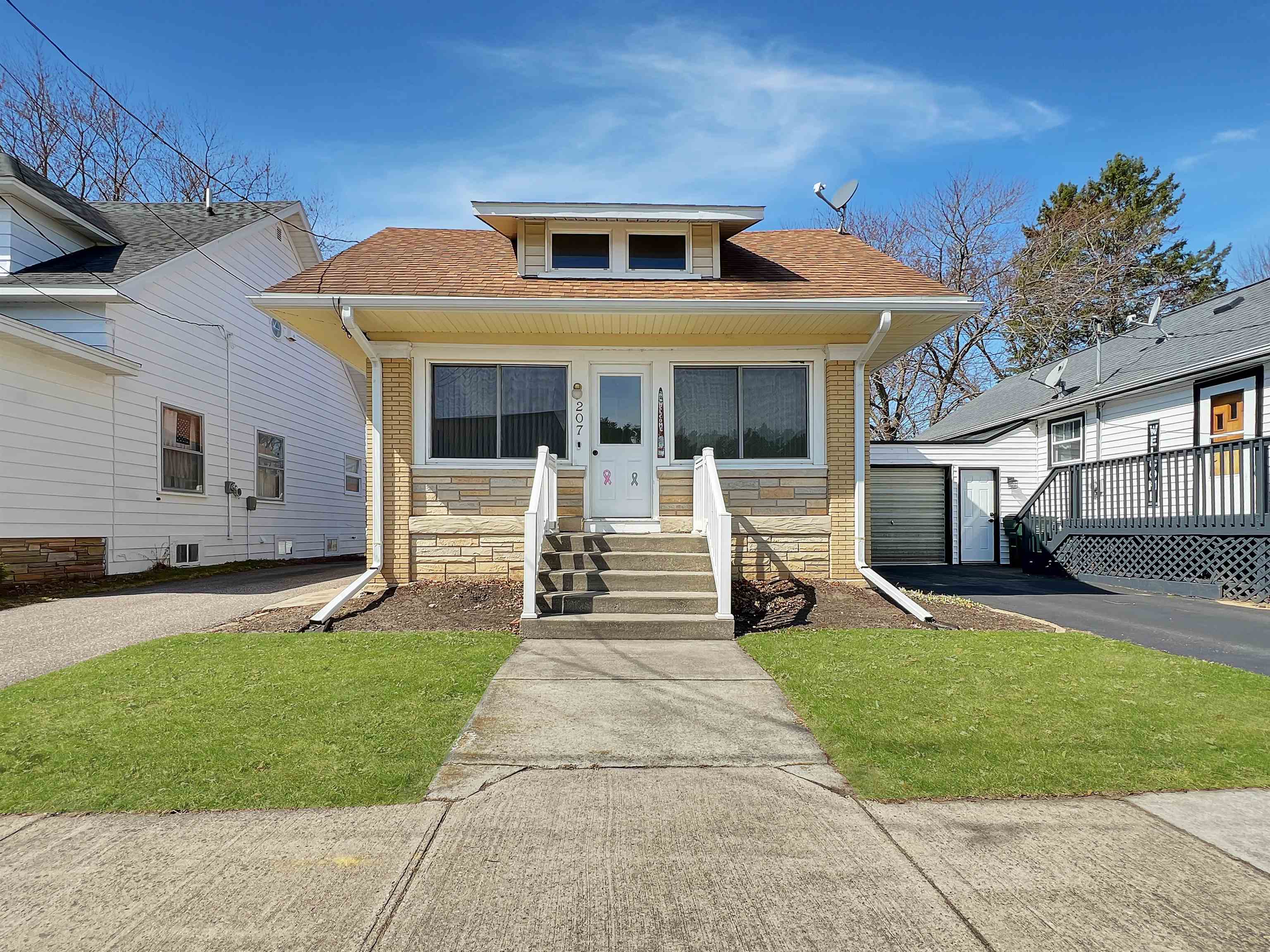 207 West Street Property Photo 1