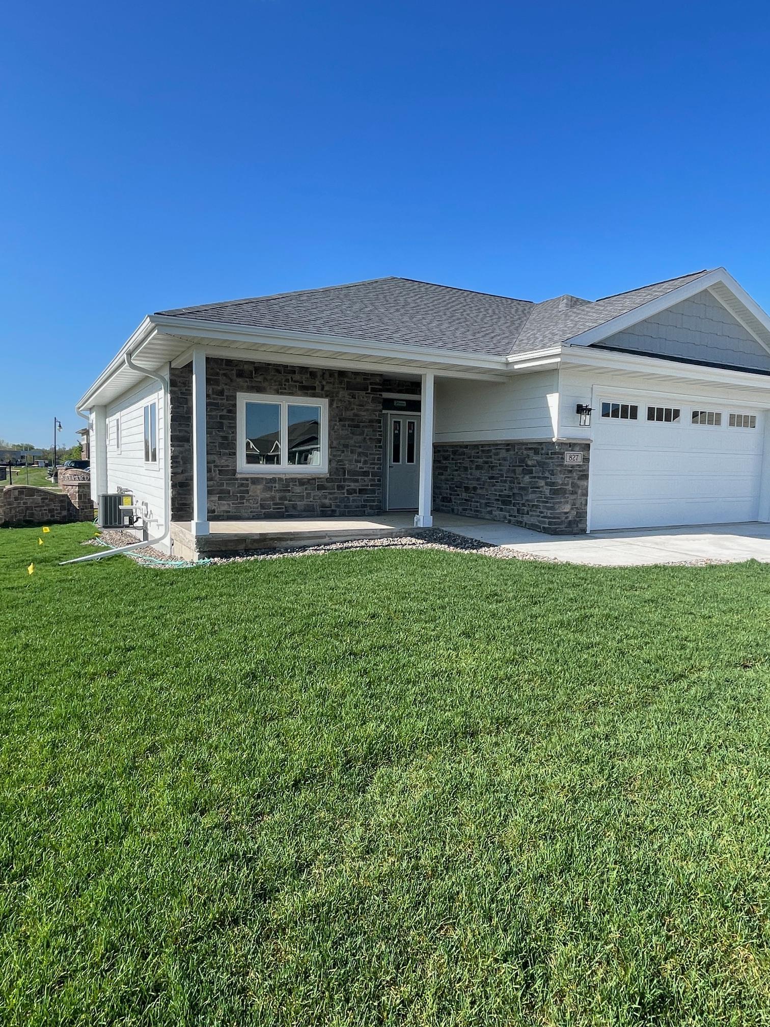 827 Vineyard Drive Property Photo 1