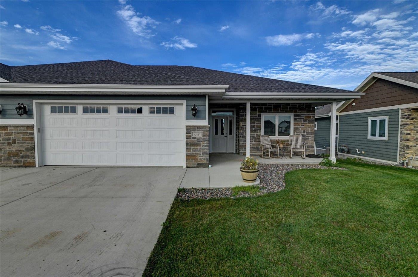 825 Vineyard Drive Property Photo 1