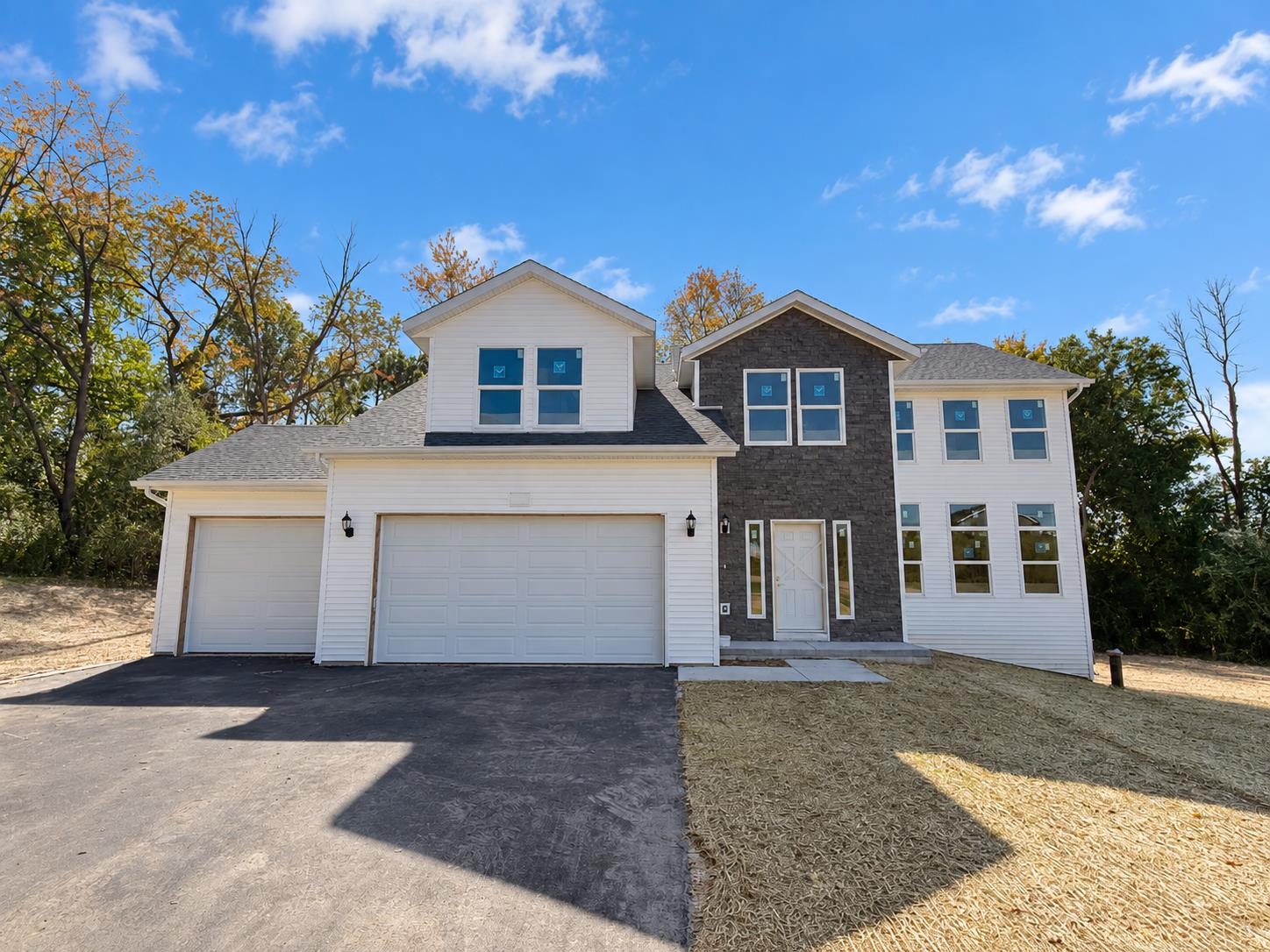 11246 N Hillside Road Property Photo 1