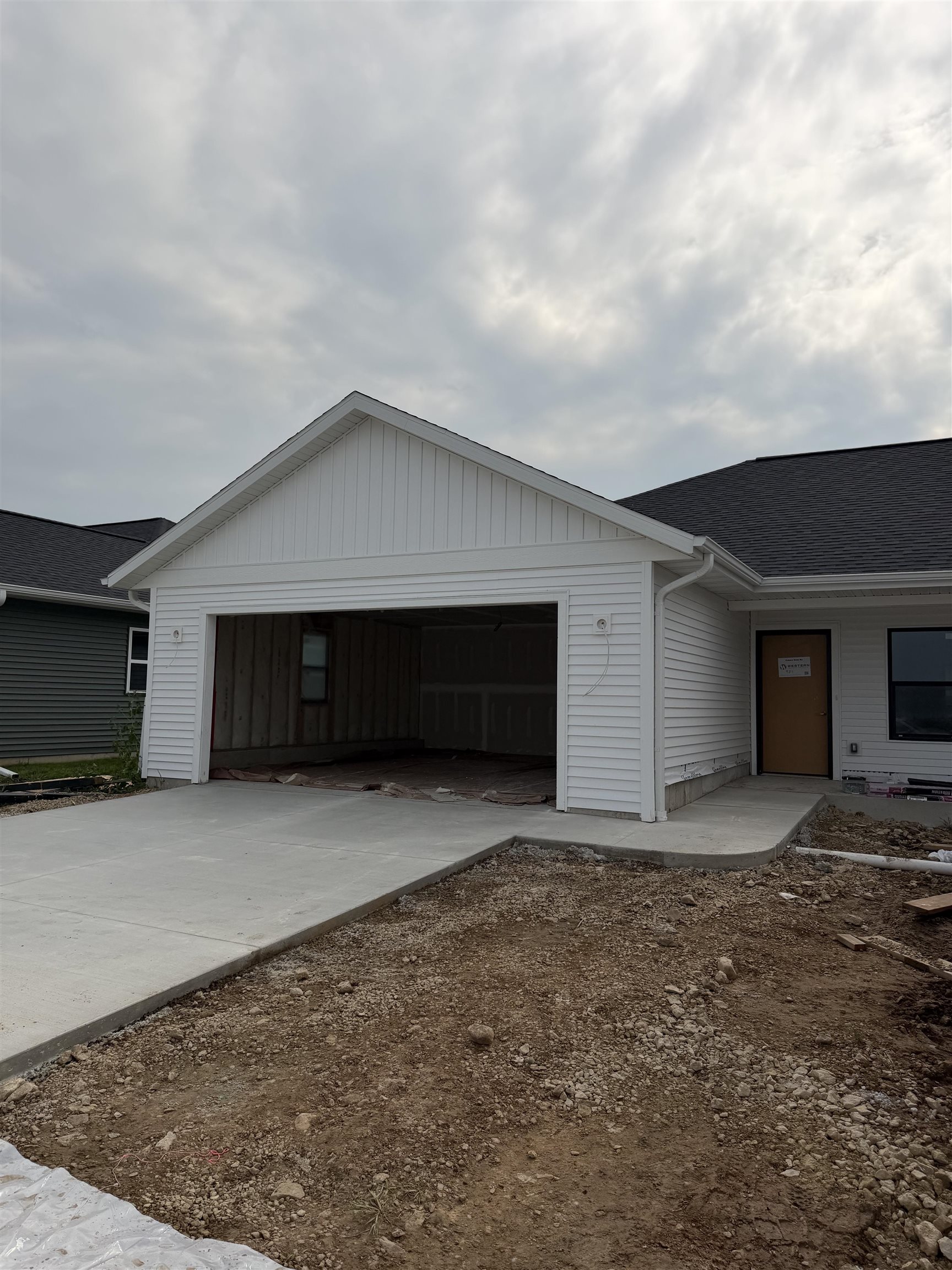 984 Bell Circle Property Photo 1