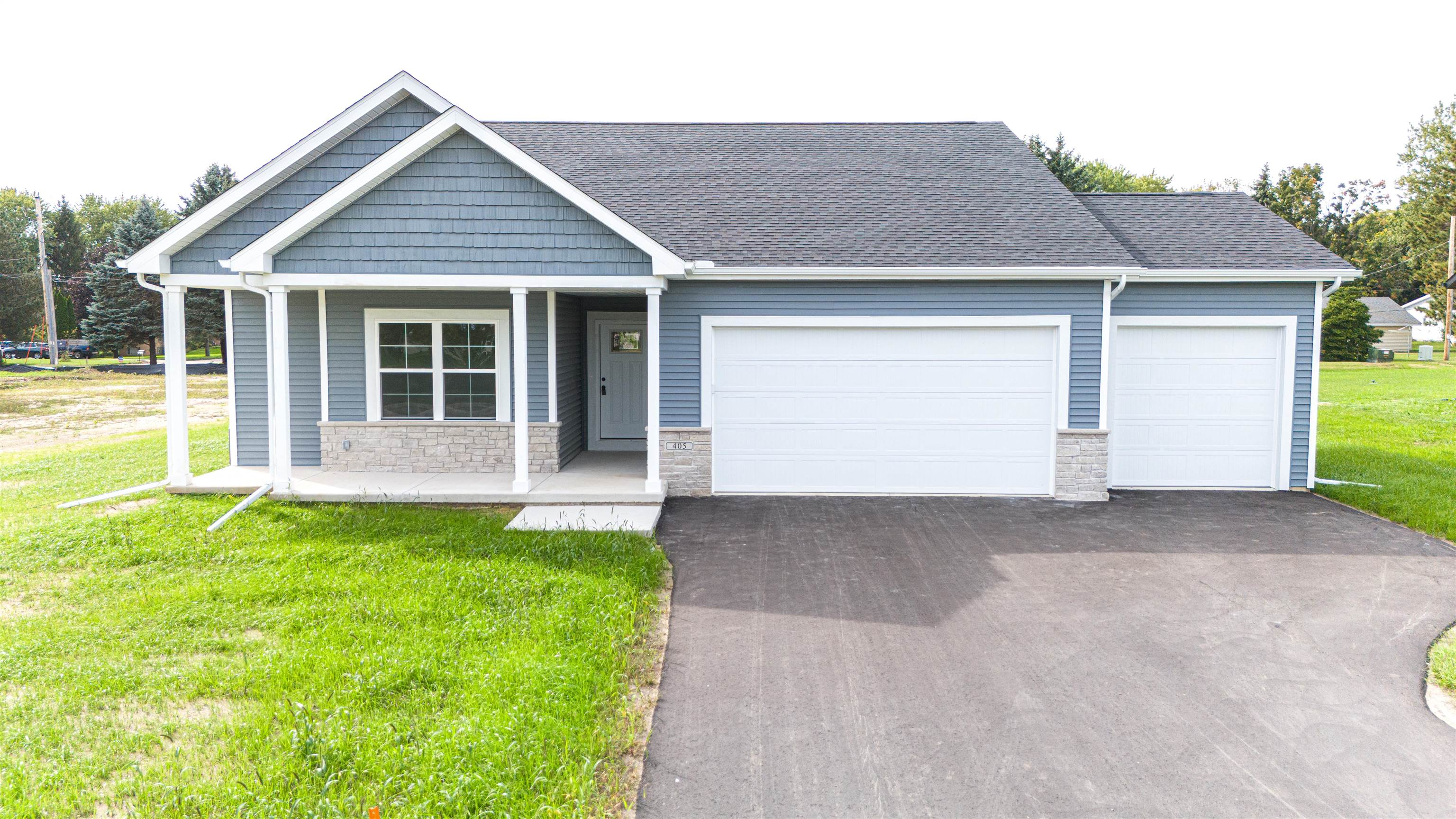 405 Ridge Court Property Photo 1