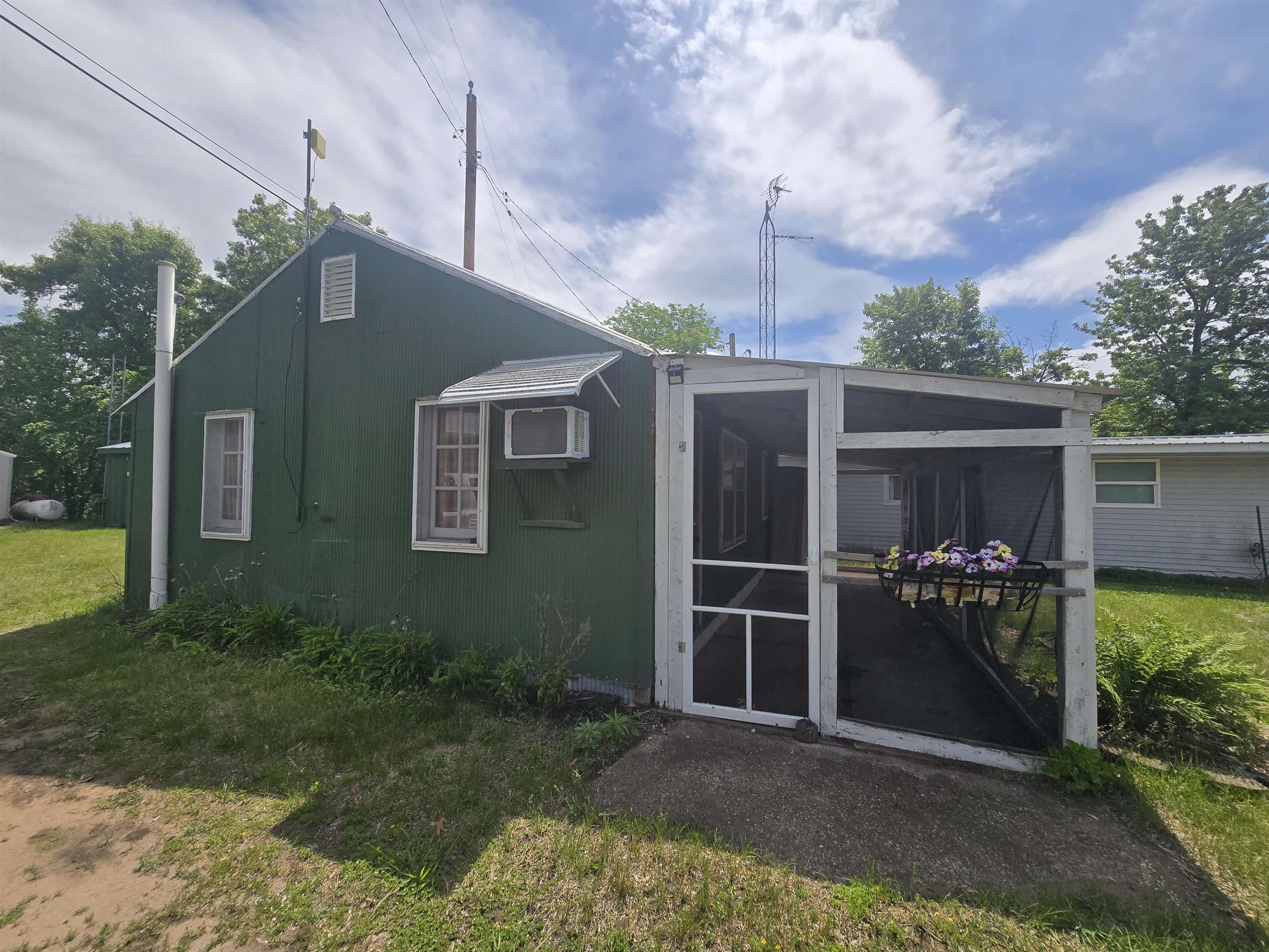 10606 Pine Lane Property Photo 1