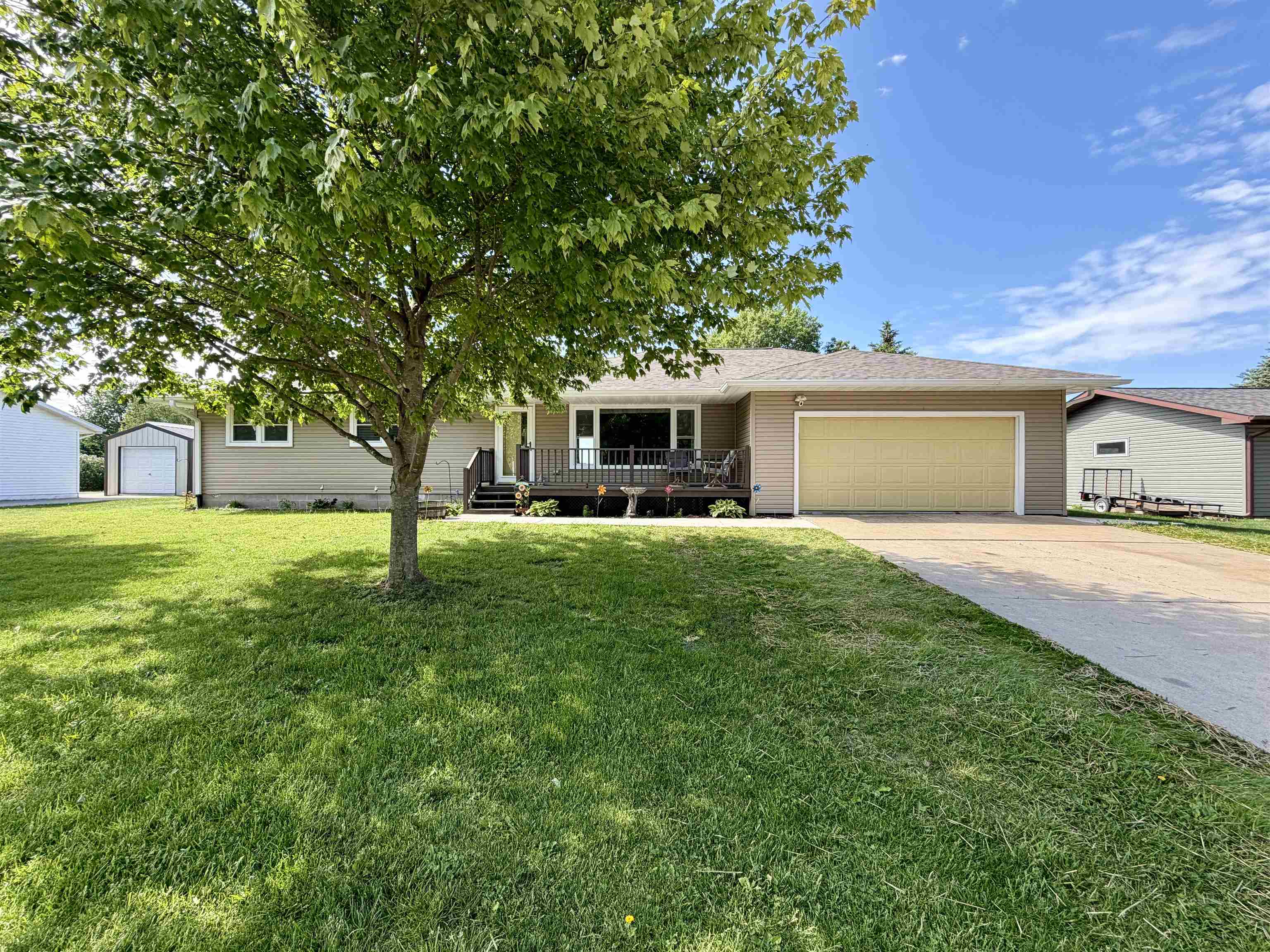 559 Summit Avenue Property Photo 1