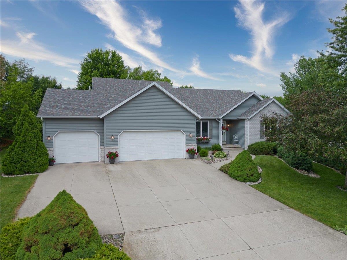 2308 Dynes Way Property Photo 1
