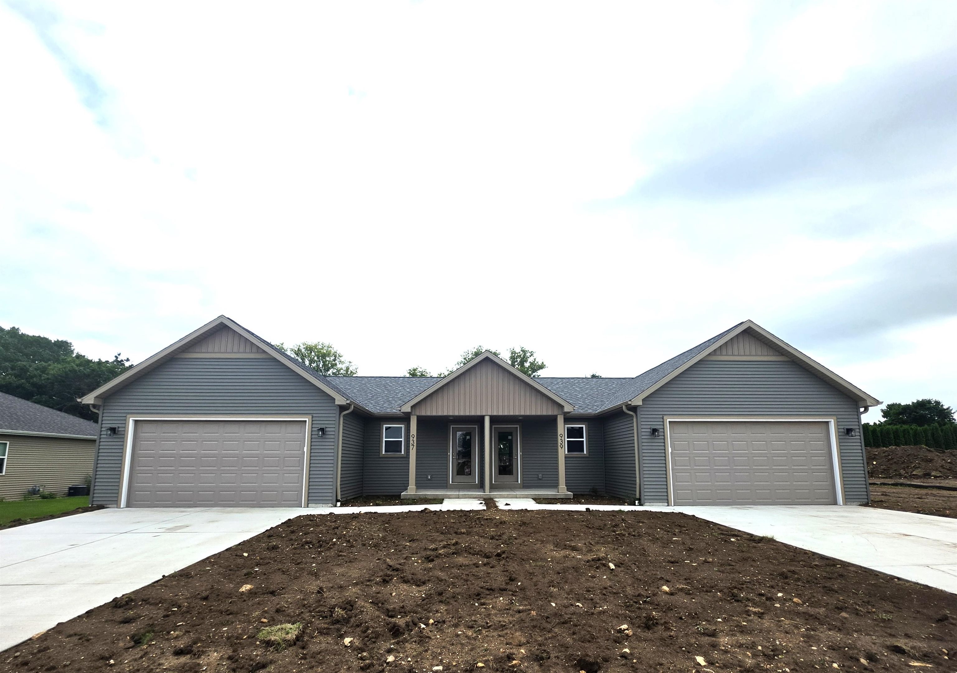 937 Pheasant Run Property Photo 1