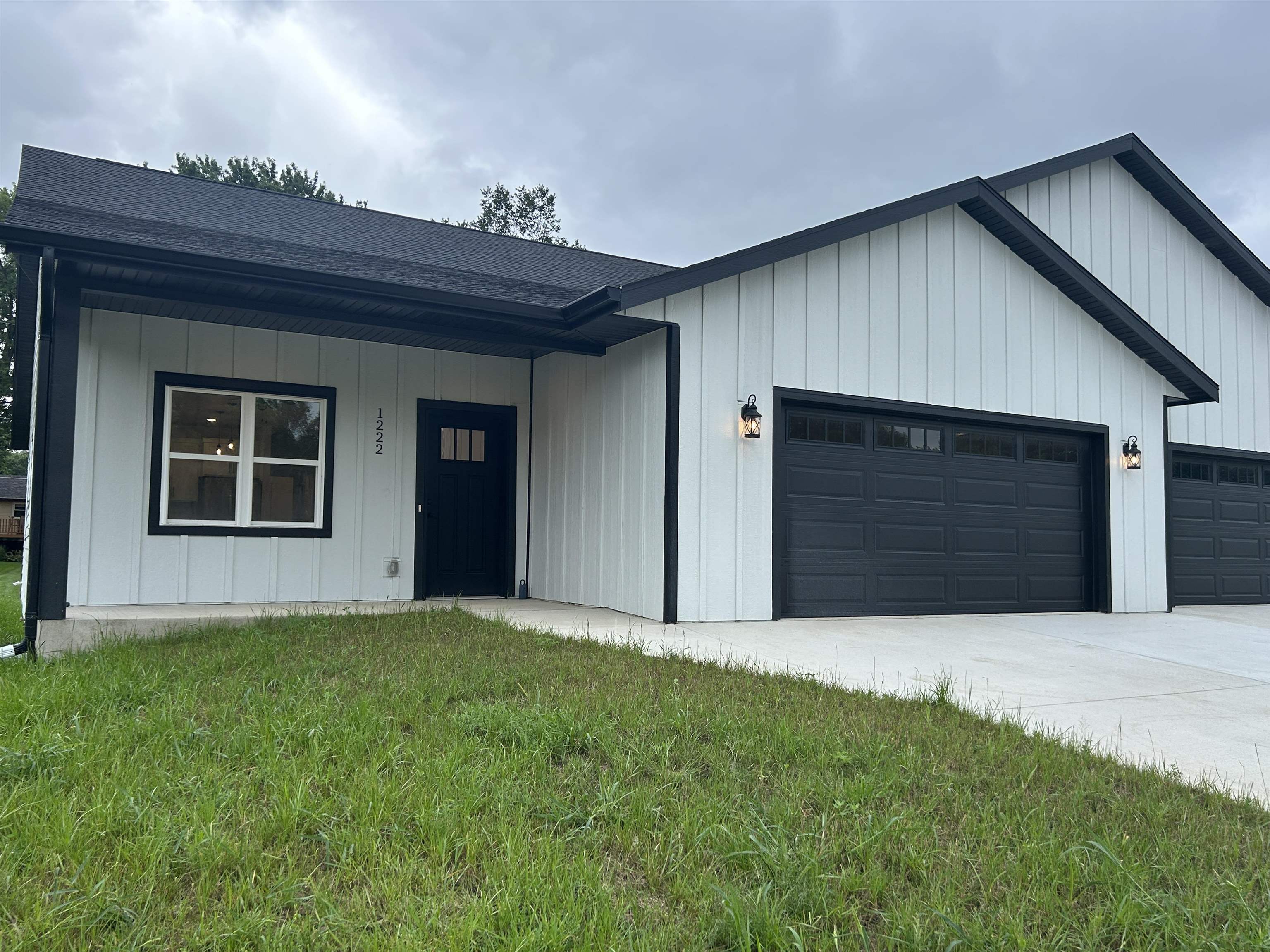 1222 Prairie Avenue Property Photo 1