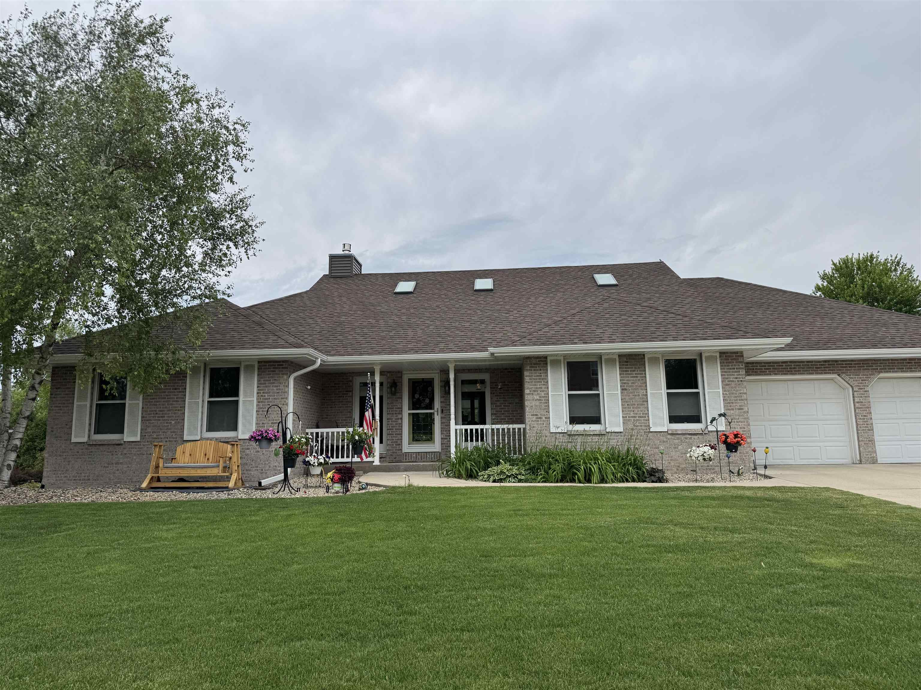 847 Cambridge Drive Property Photo 1