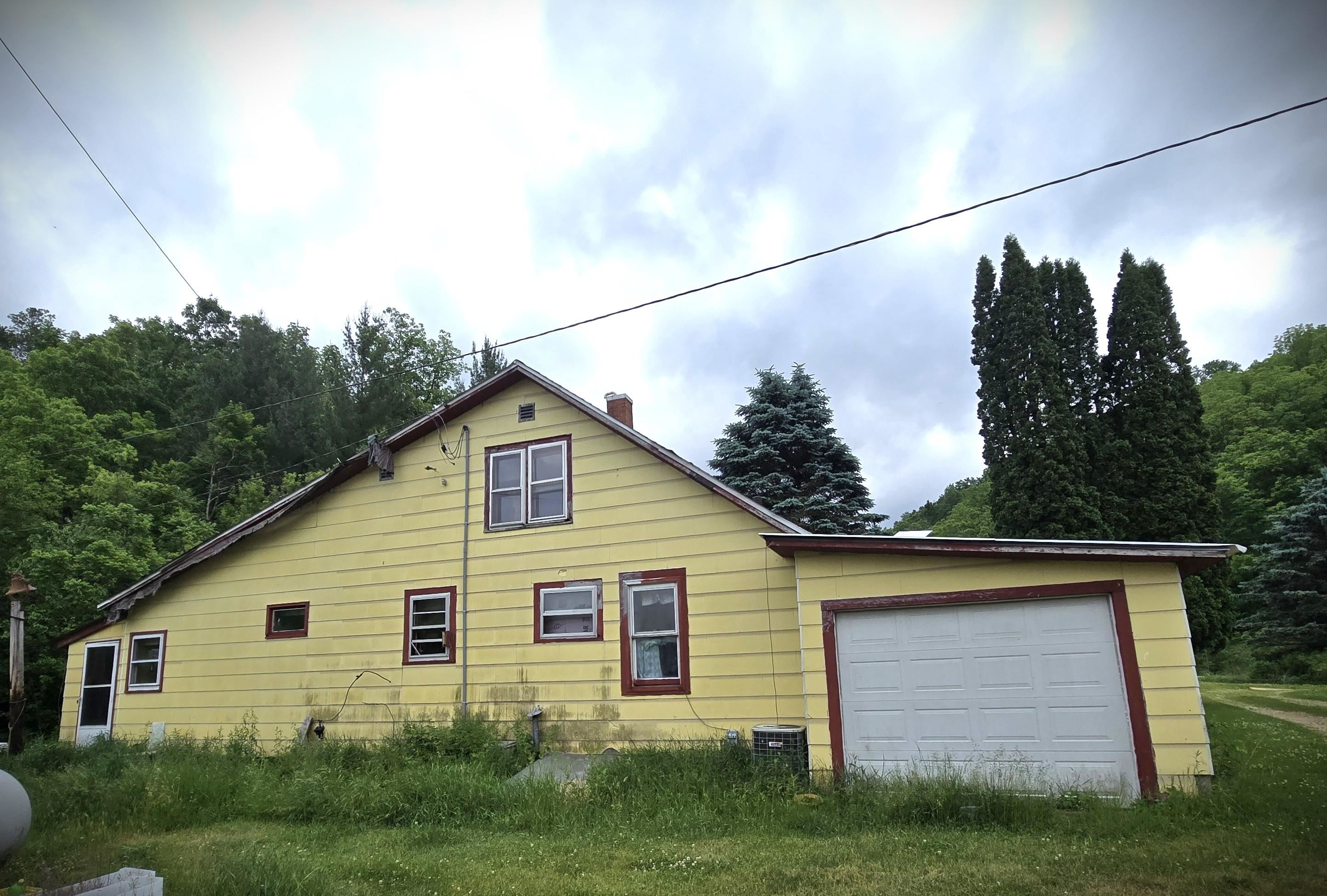 15928 Pine Tree Road Property Photo 1