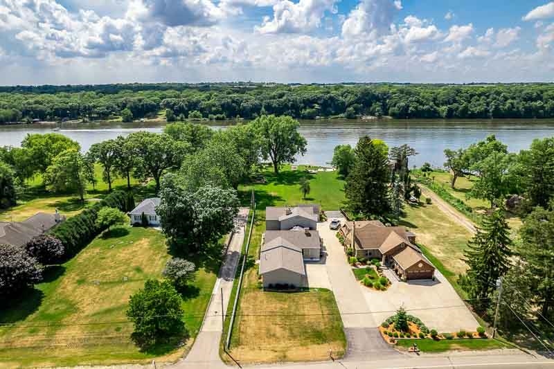 2230 S Riverside Drive Property Photo