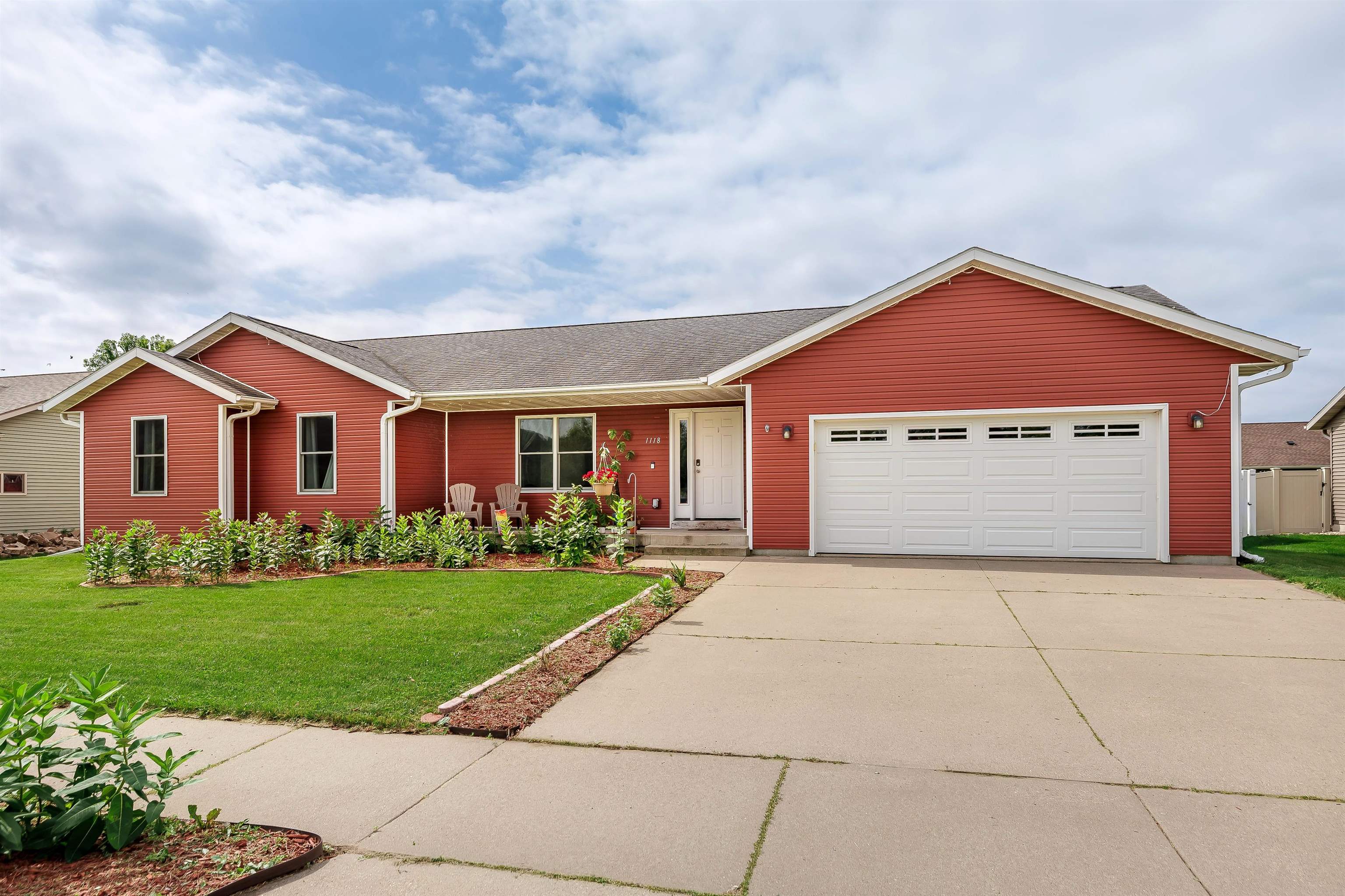 1118 Newport Lane Property Photo 1