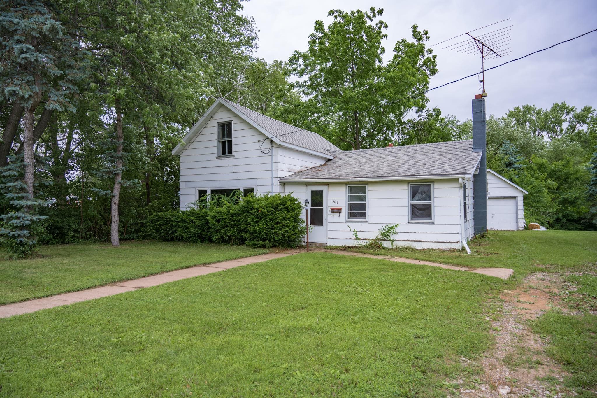 909 W State Street Property Photo 1
