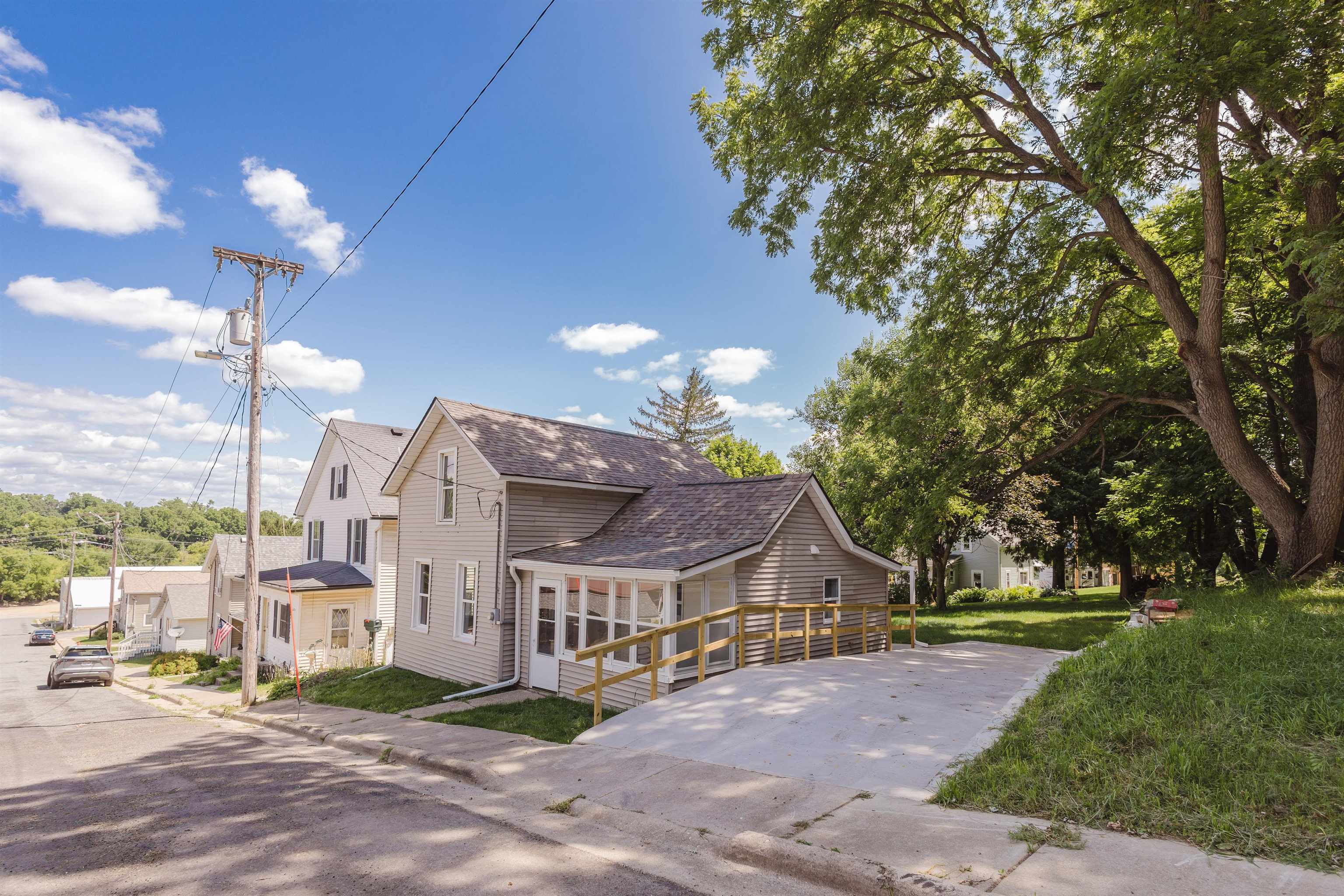 700 Railroad Street Property Photo 1