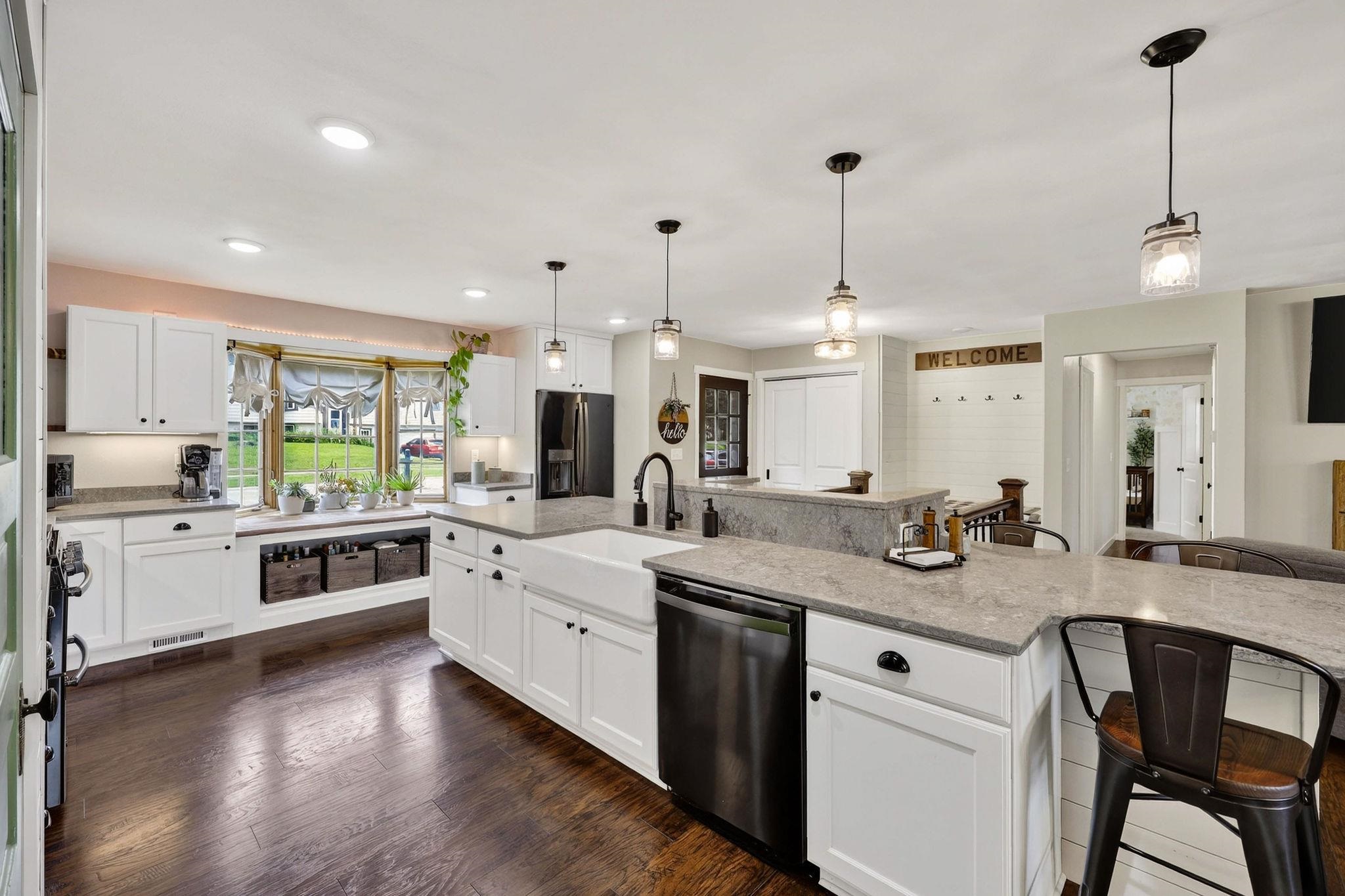 542 Woodview Drive Property Photo 1