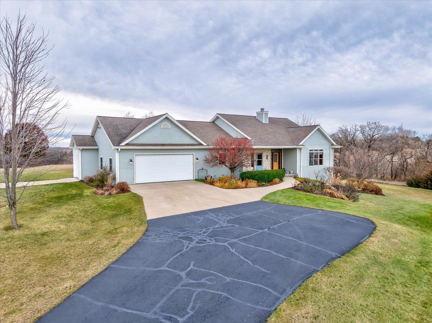 N8894 Blue Vista Lane