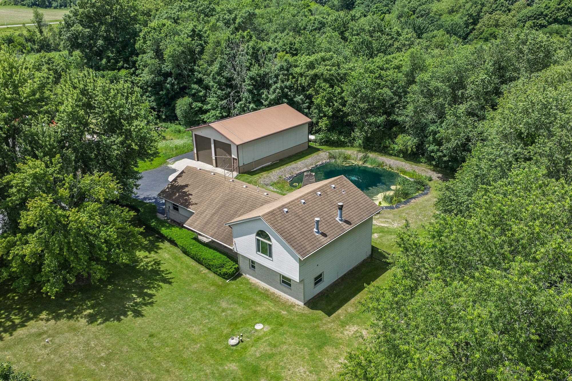 S6041 Oak Court Property Photo 1