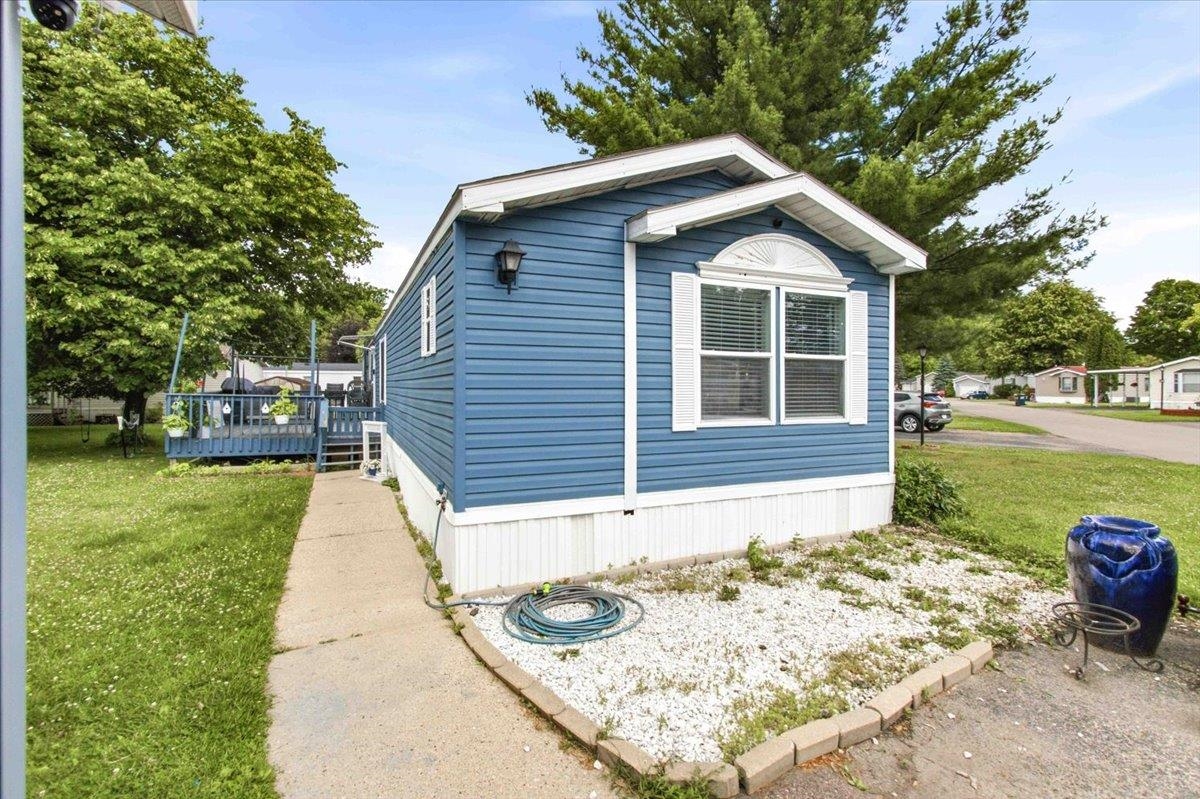 109 Deer Path Property Photo 1