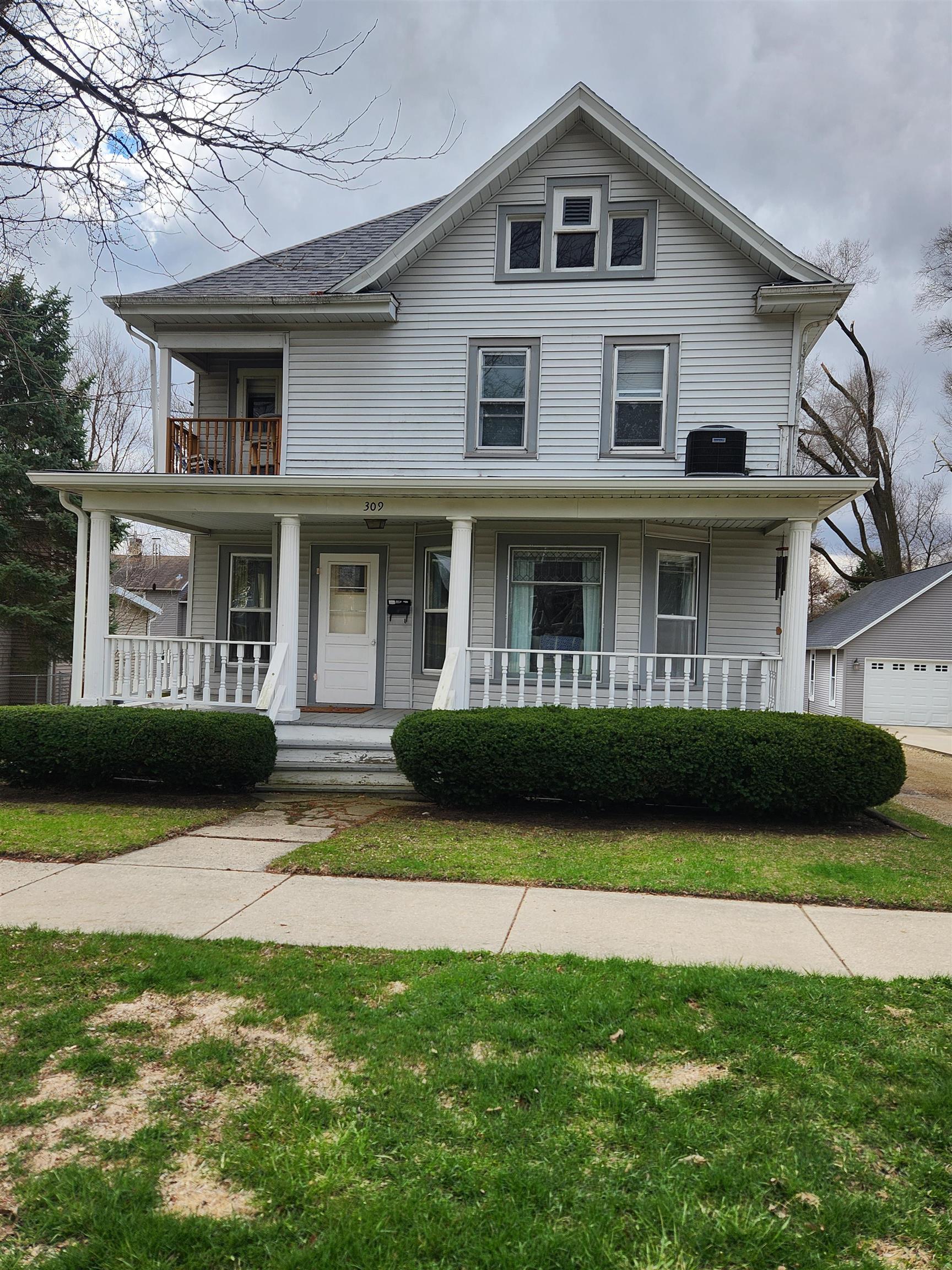 309 Oak Street Property Photo 1