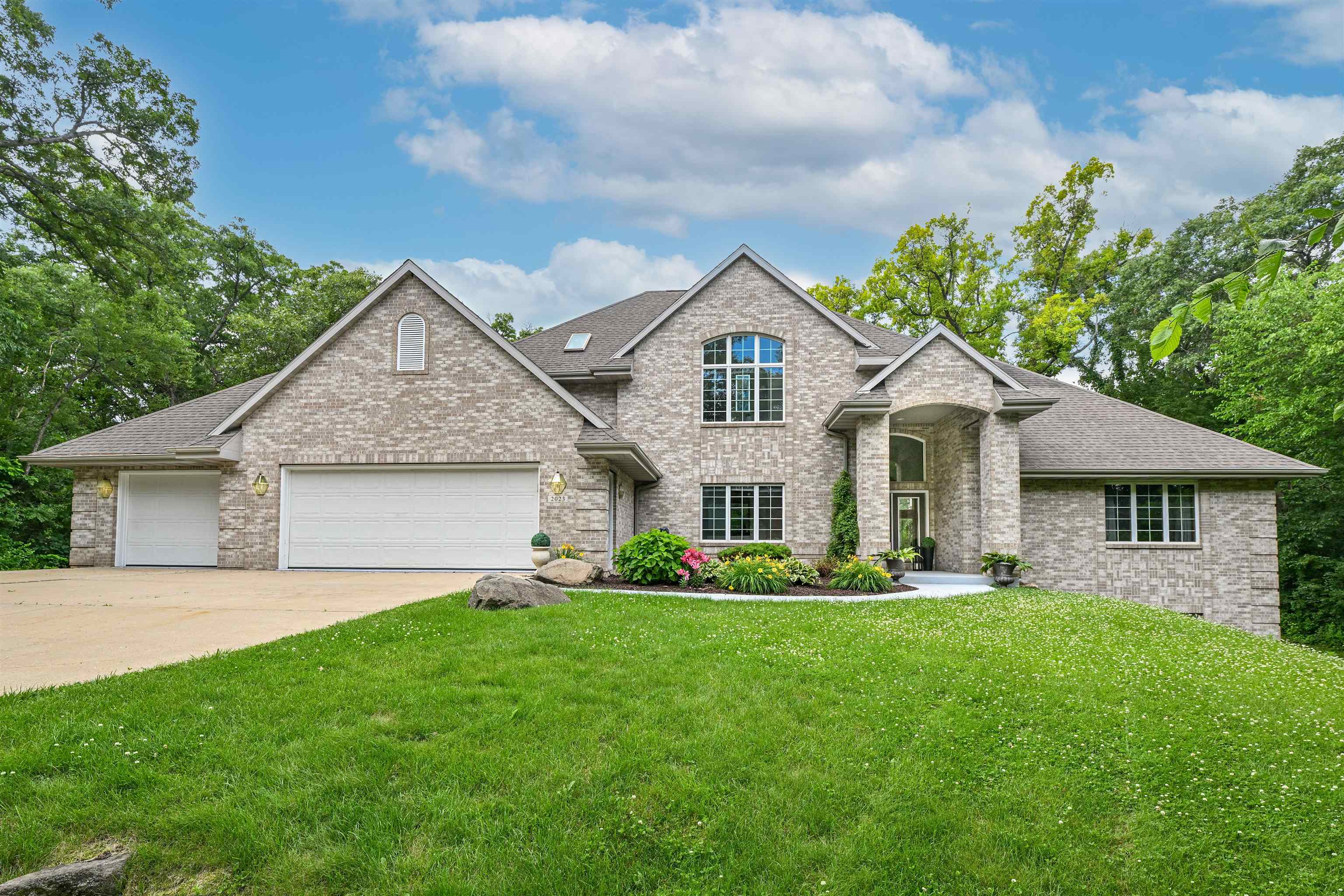 2023 W Glenmoor Lane