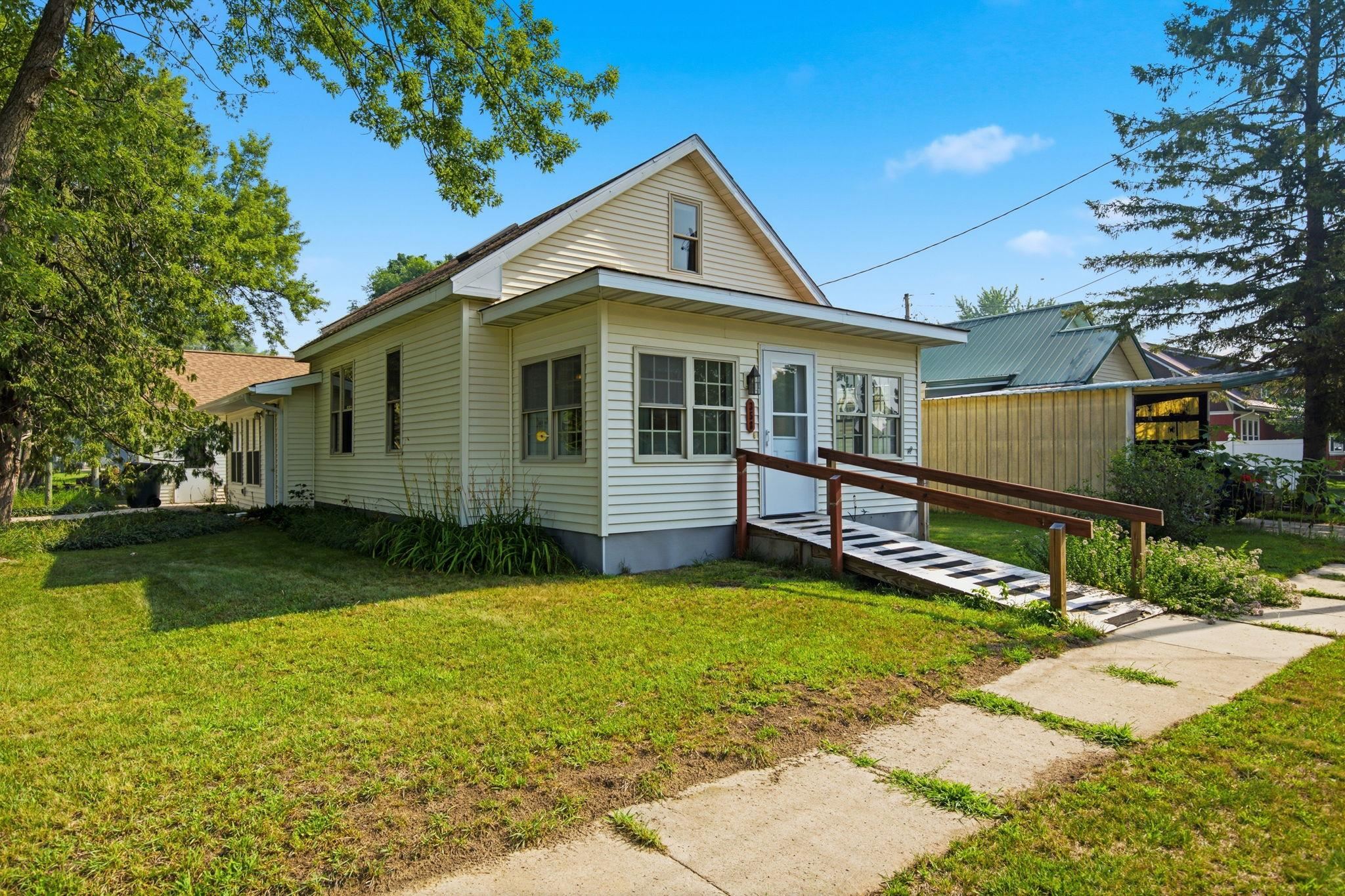 358 W Richland Street Property Photo 1