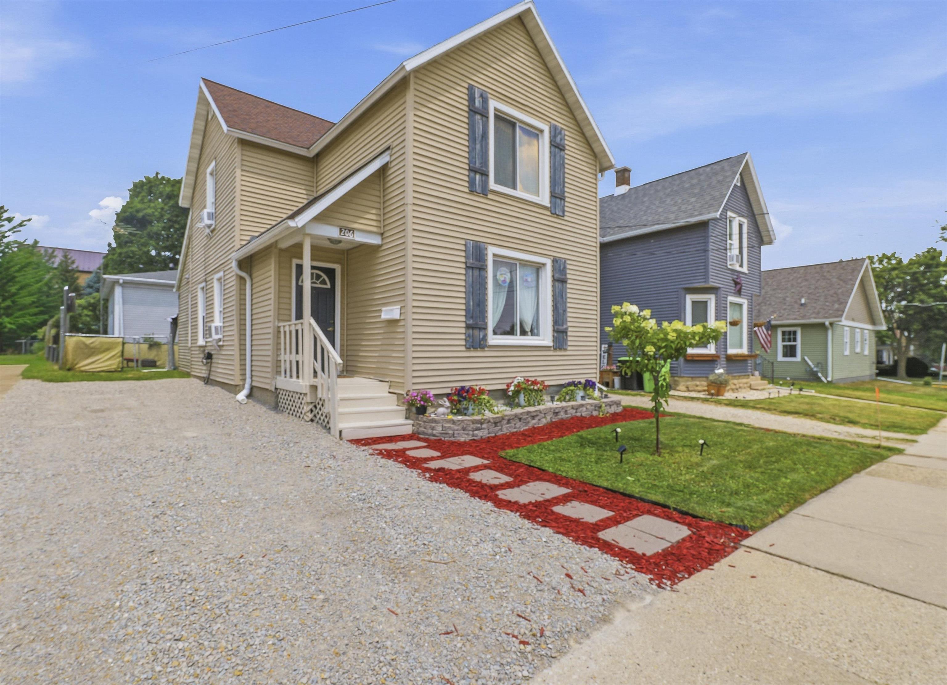 206 4th Street Property Photo 1