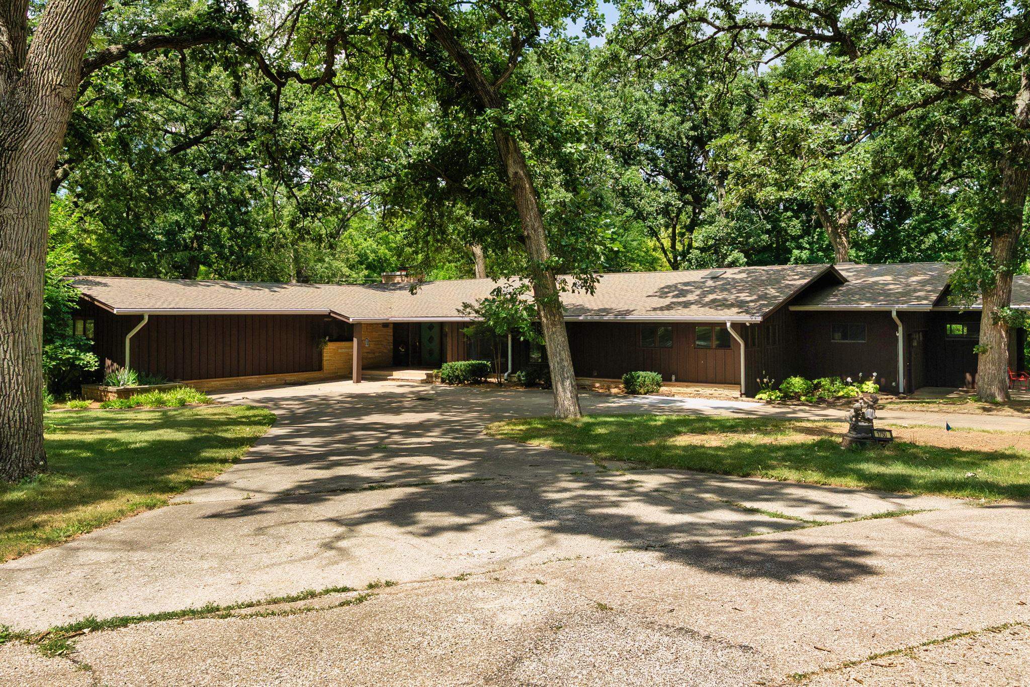 1750 E Ridge Road Property Photo 1