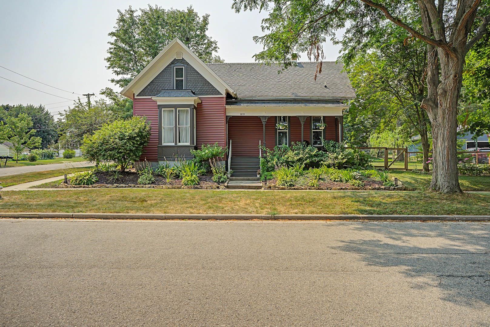 819 1st Street Property Photo 1