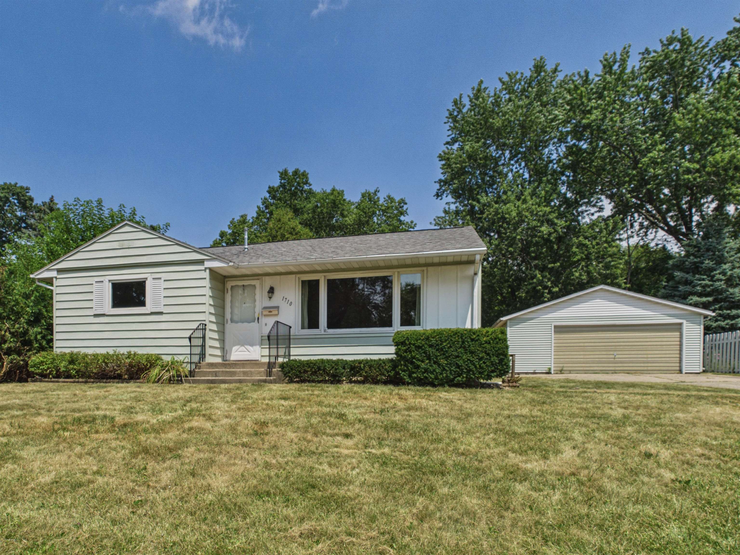 1710 Thackeray Road Property Photo 1