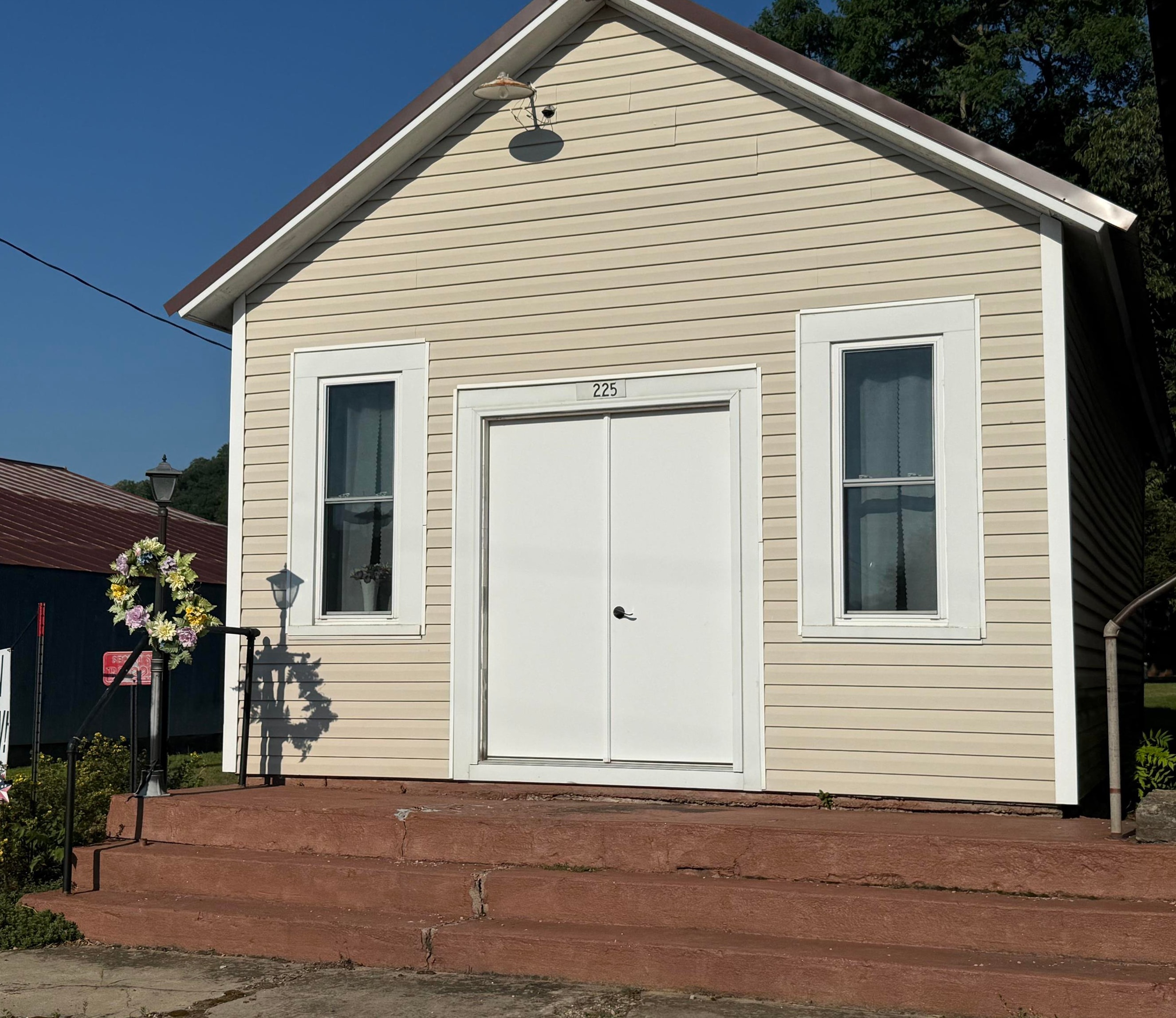 225 2nd Property Photo 1