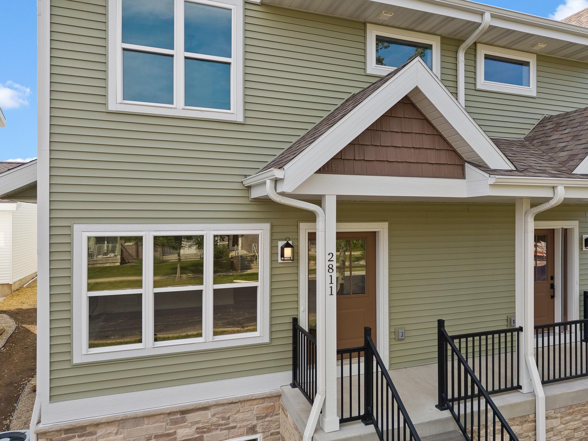 2811 Crinkle Root Drive Property Photo 1