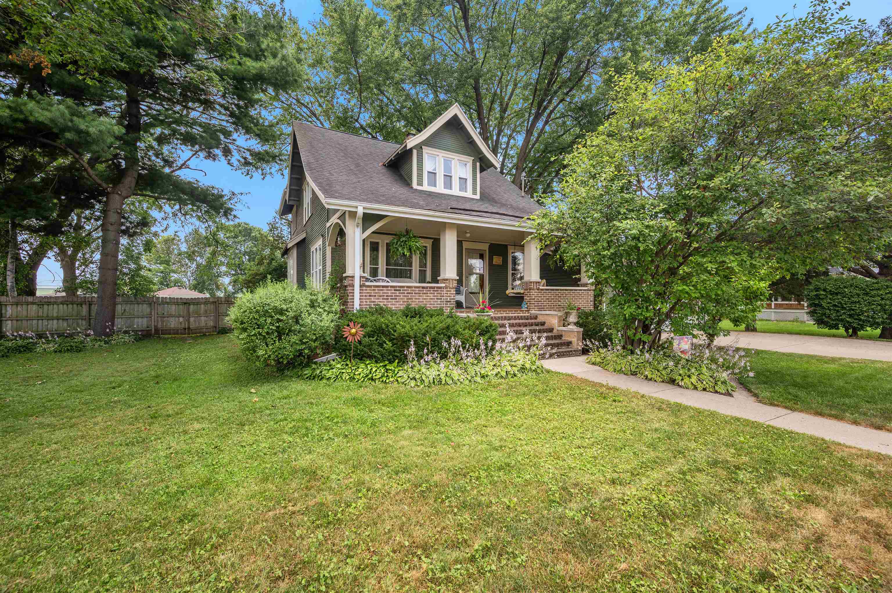 411 W Beloit Street Property Photo 1