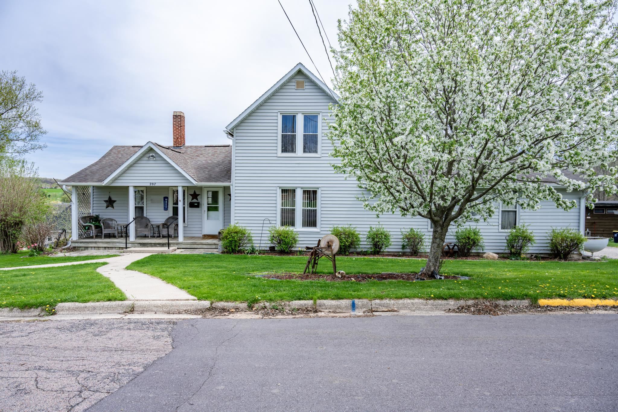 207 Spring Street Property Photo 1